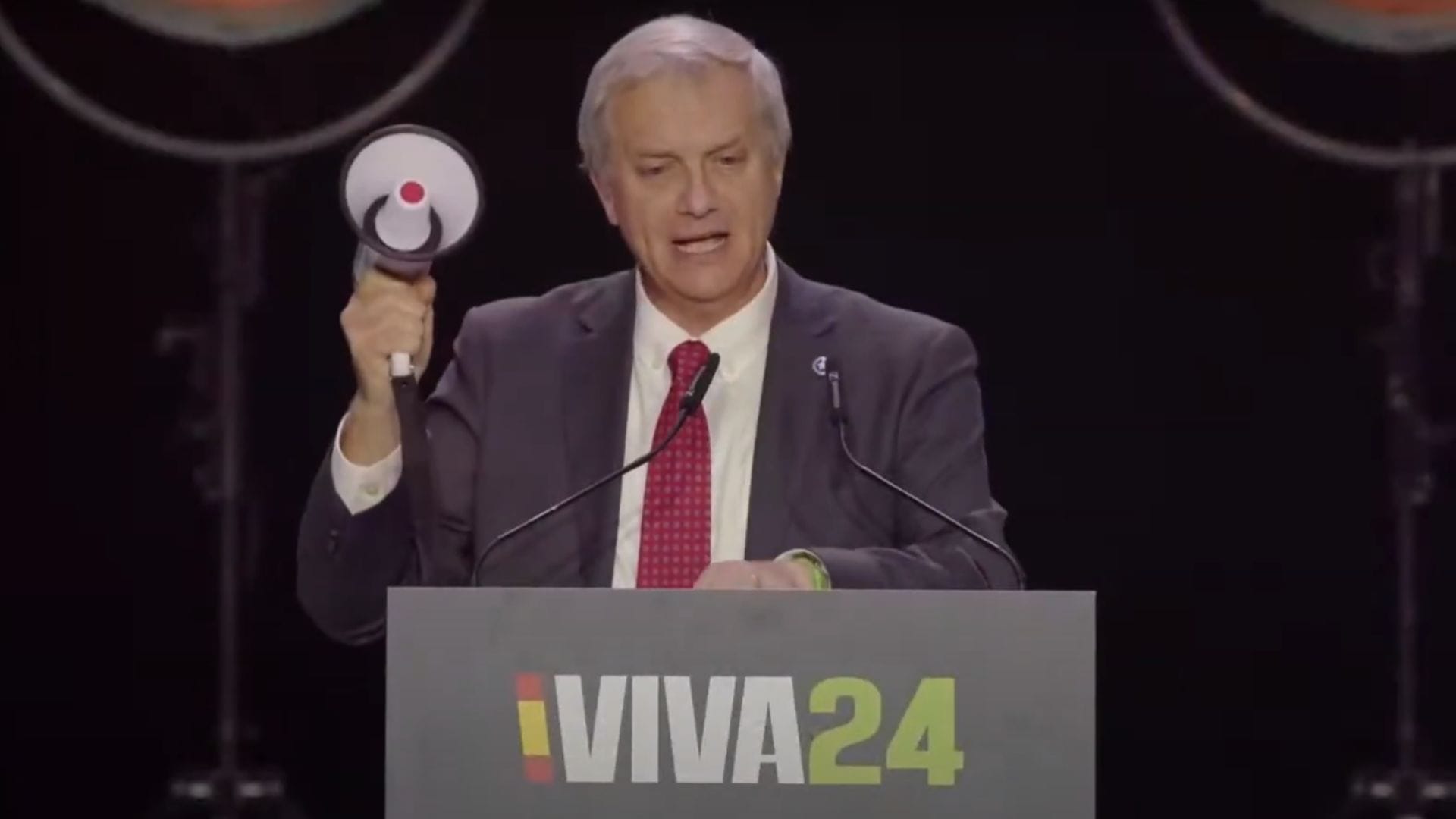 José Antonio Kast llama “travesti político” al presidente Boric durante evento de VOX en Madrid