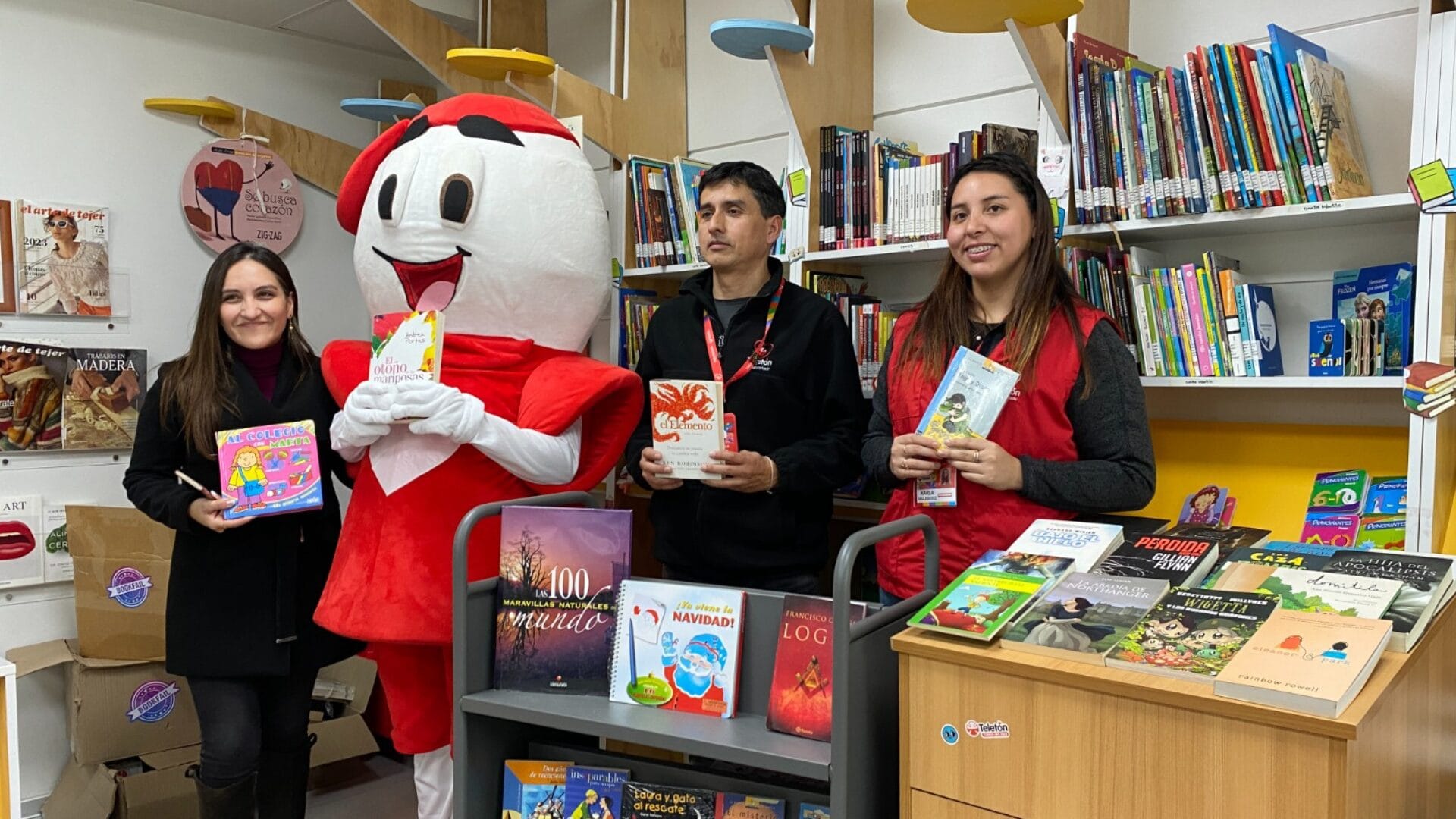 Teletón Concepción recibe importante donación de libros de Bookfail
