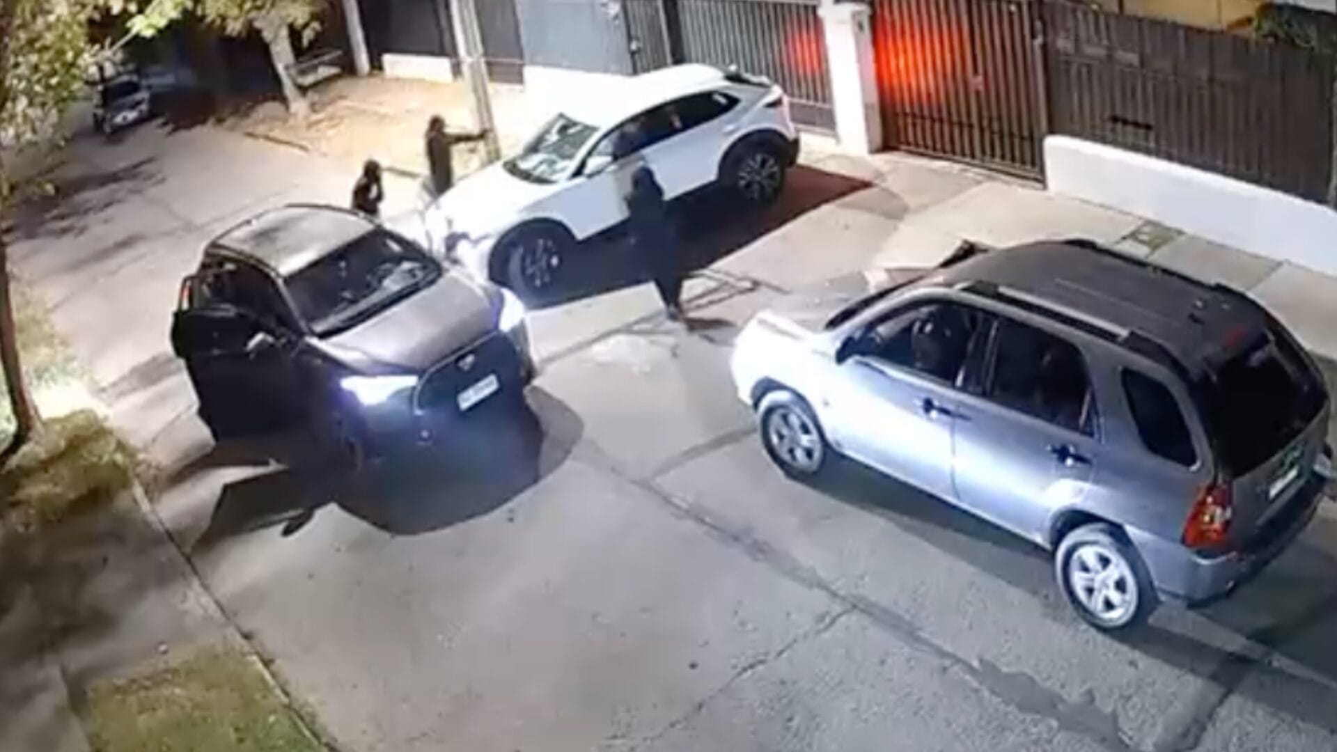 Hombre con movilidad reducida sufrió violento portonazo en Ñuñoa