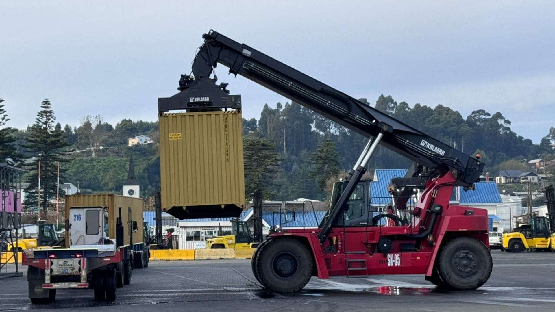 Sin paro del Puerto Coronel: Exportaciones forestales caen en un 10% en el Biobío