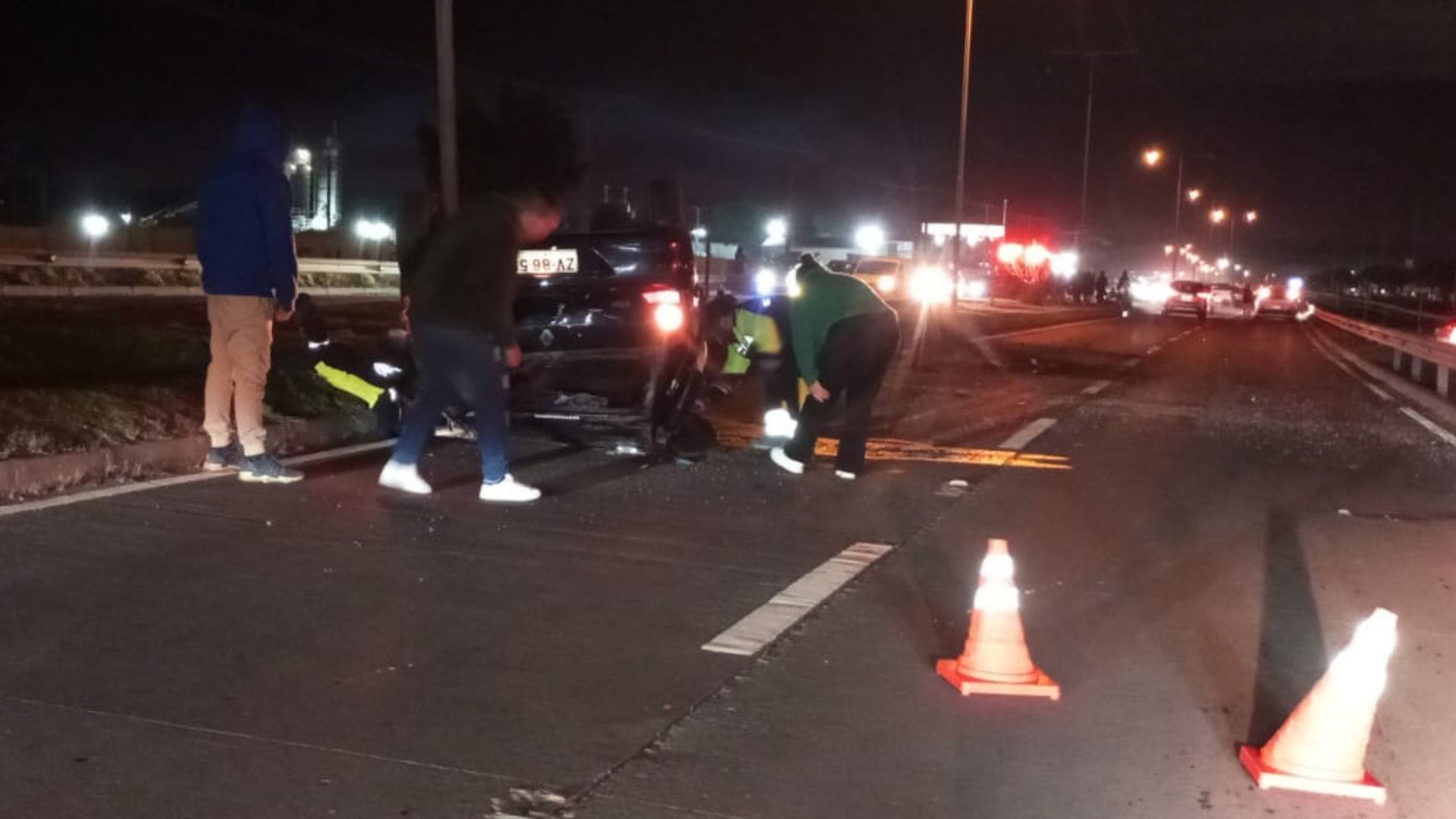 Vehículo terminó volcado tras choque en Hualpén: Tres personas resultaron lesionadas y una falleció