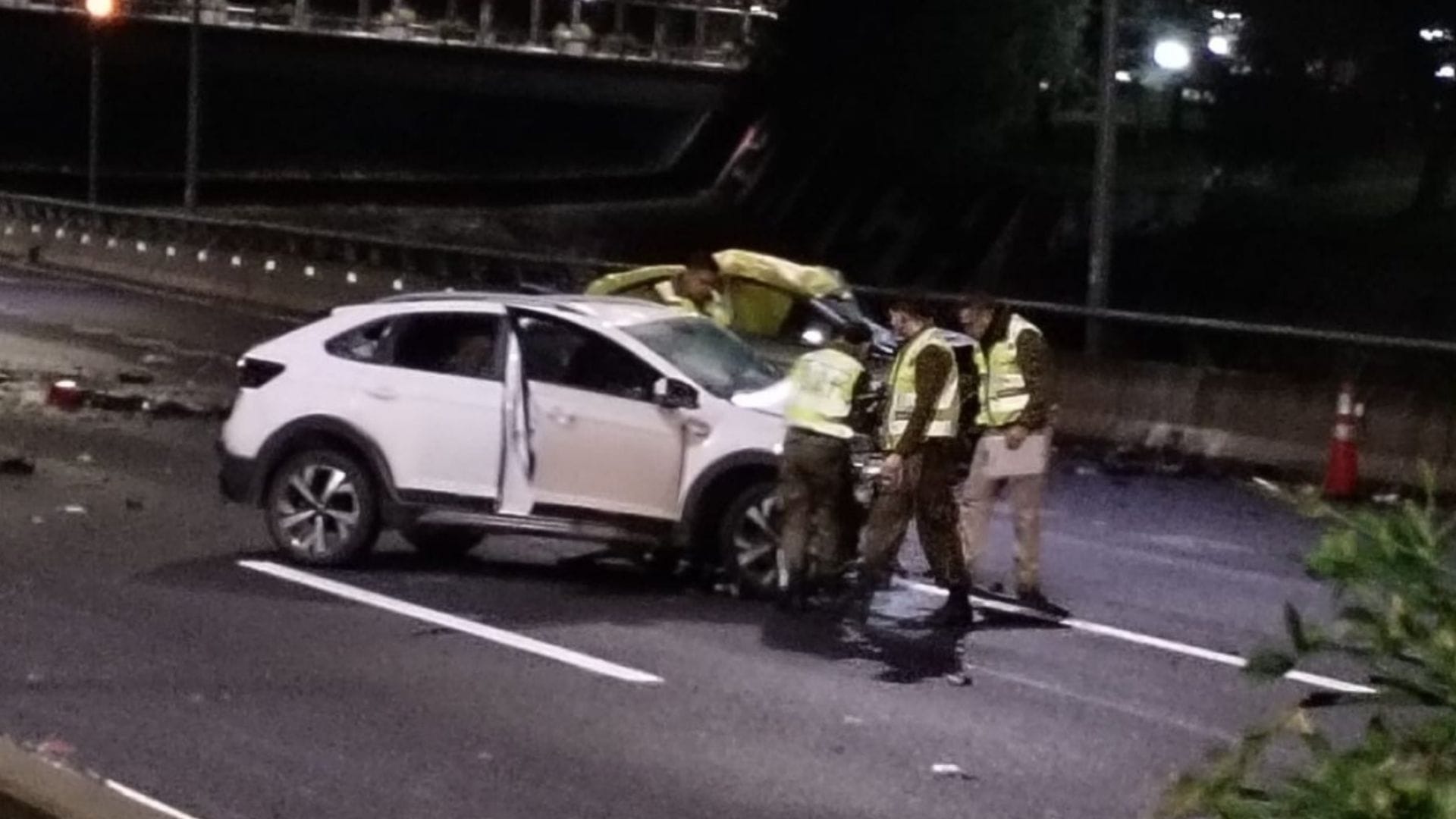 Dos fallecidos y un herido de gravedad deja accidente en concurrida autopista de Providencia