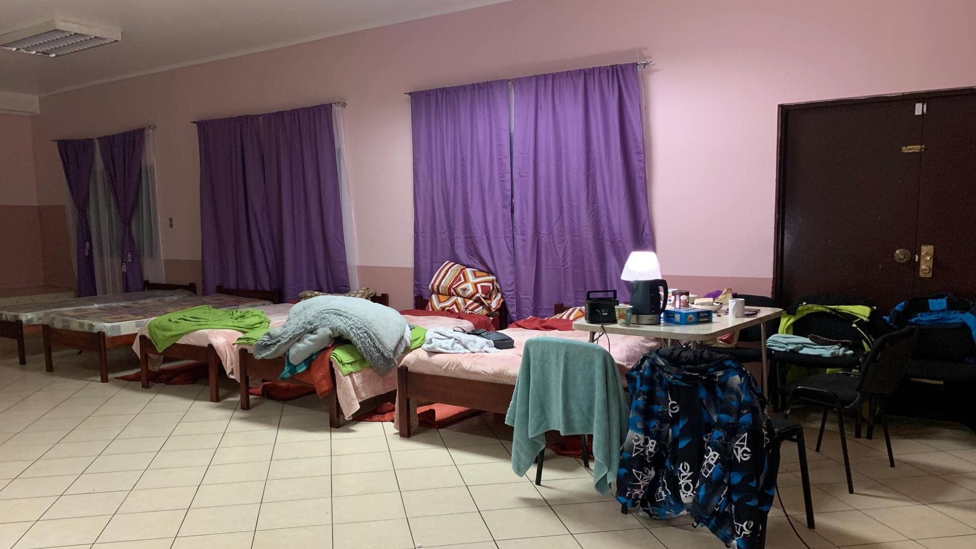 Habilitan colegios como albergues en la Región del Biobío para damnificados por sistema frontal