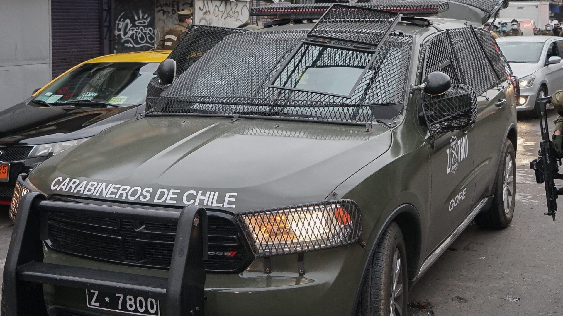 Mujer muere tras ser atropellada por camioneta del GOPE en Santiago: Carabinero será formalizado