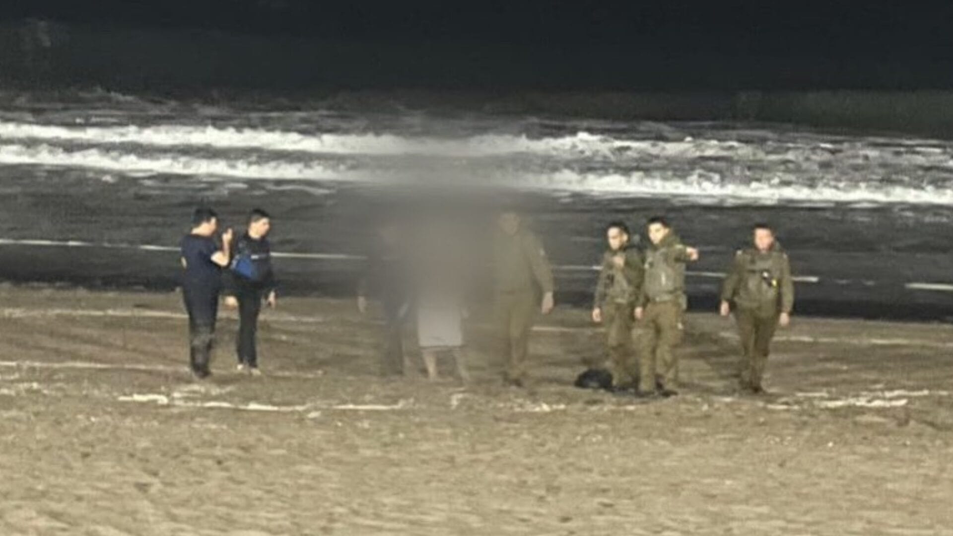 Detienen a hombre tras hacer “perro muerto” en restaurante, amenazar a trabajadores y lanzarse al mar en Iquique