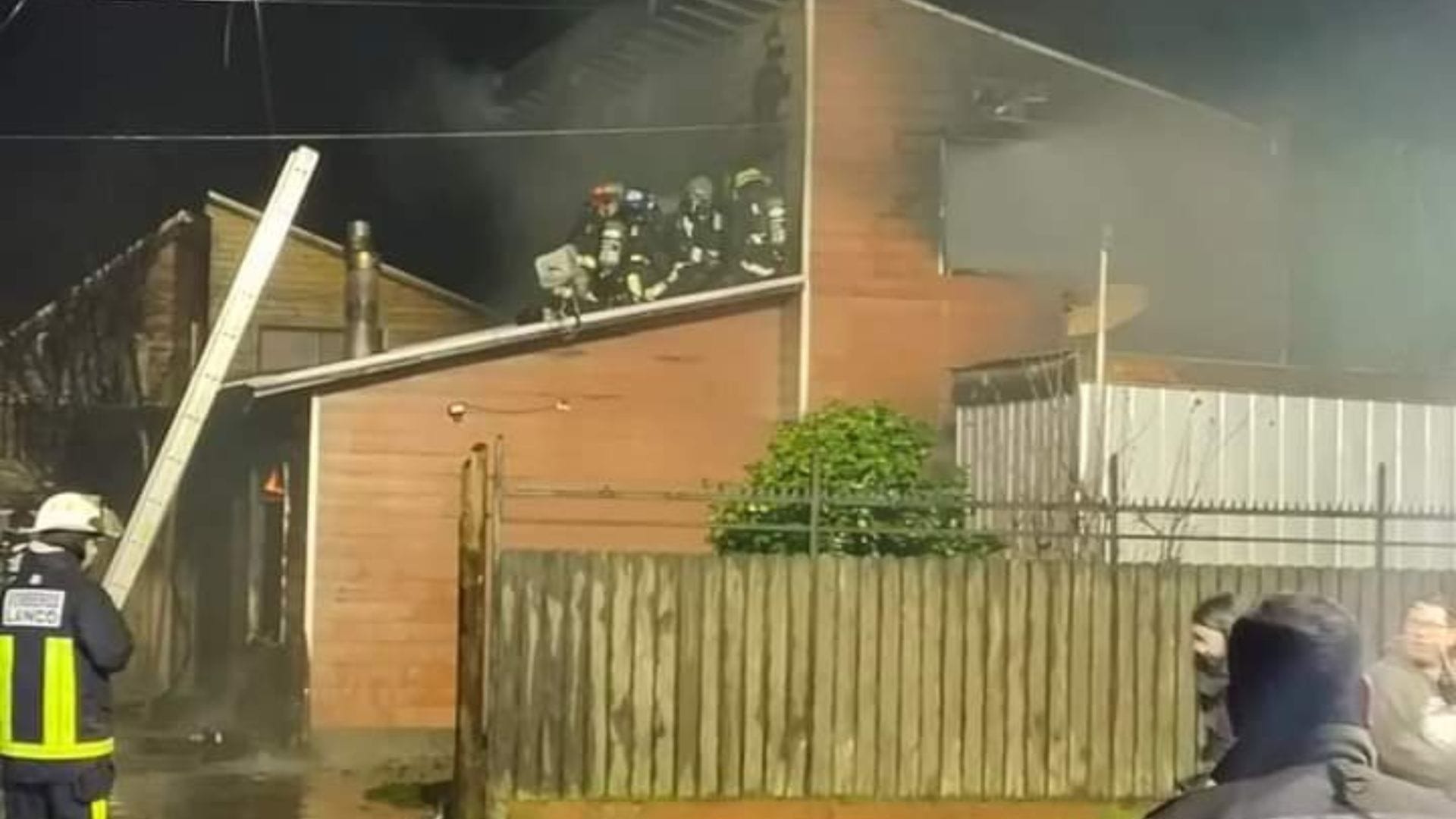 Tragedia familiar: Madre e hija mueren tras incendio que afectó a su vivienda en Lanco