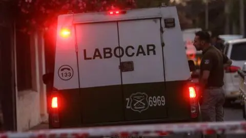 Persona fue asesinada a balazos por desconocidos frente a local de comida rápida durante la madrugada en La Florida