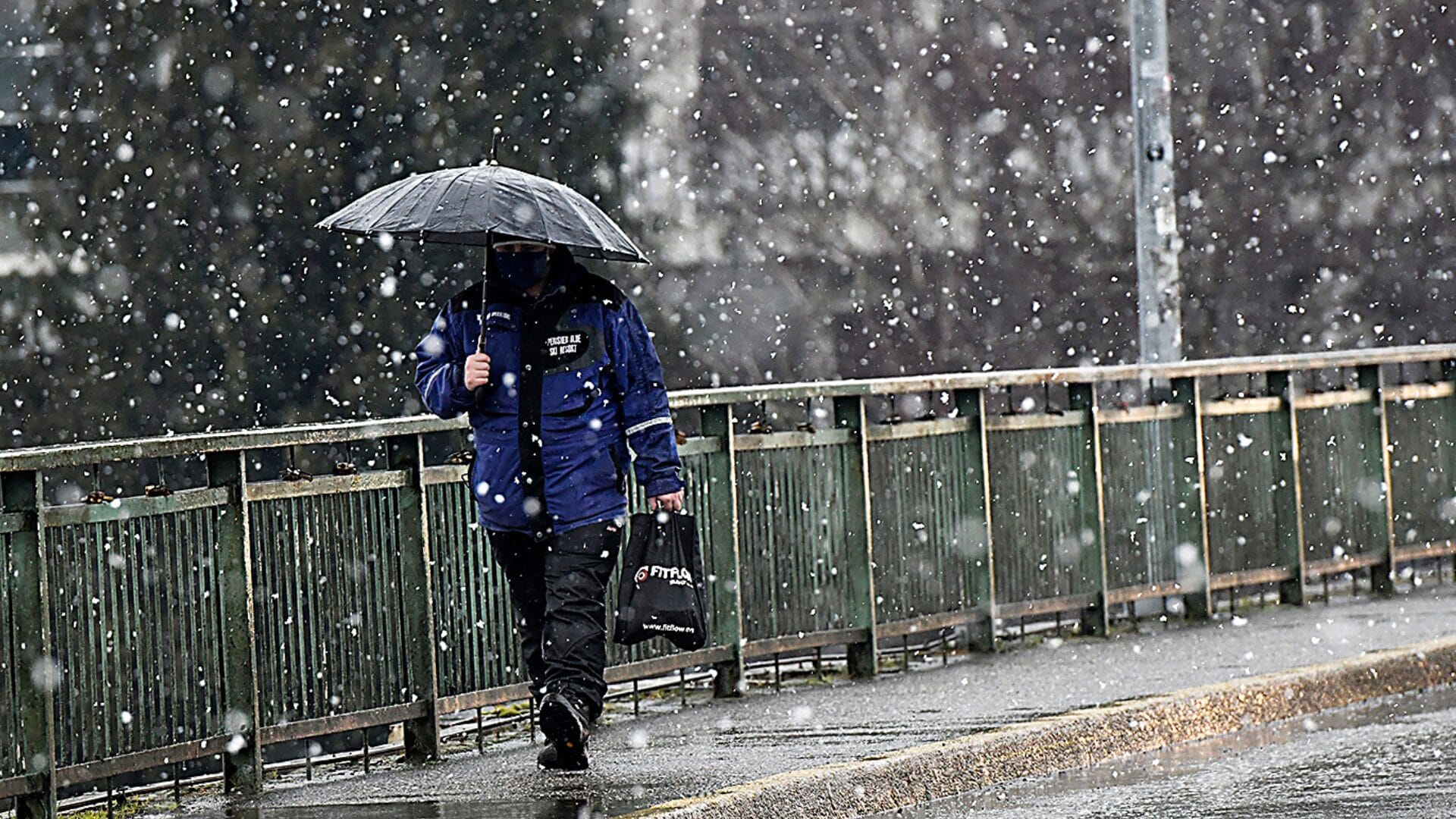 Emiten aviso meteorológico por nevadas en el Biobío: También podría registrarse en otras seis regiones