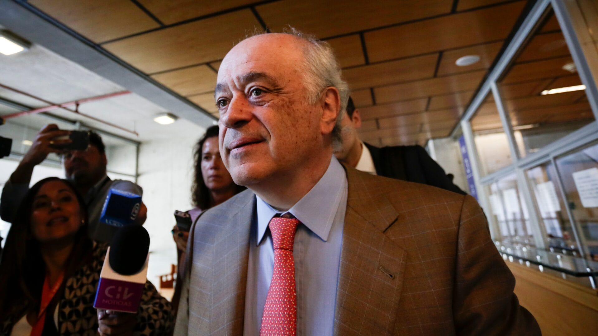 Ordenan libertad inmediata de oncólogo que estaba condenado por abuso sexual contra sus pacientes