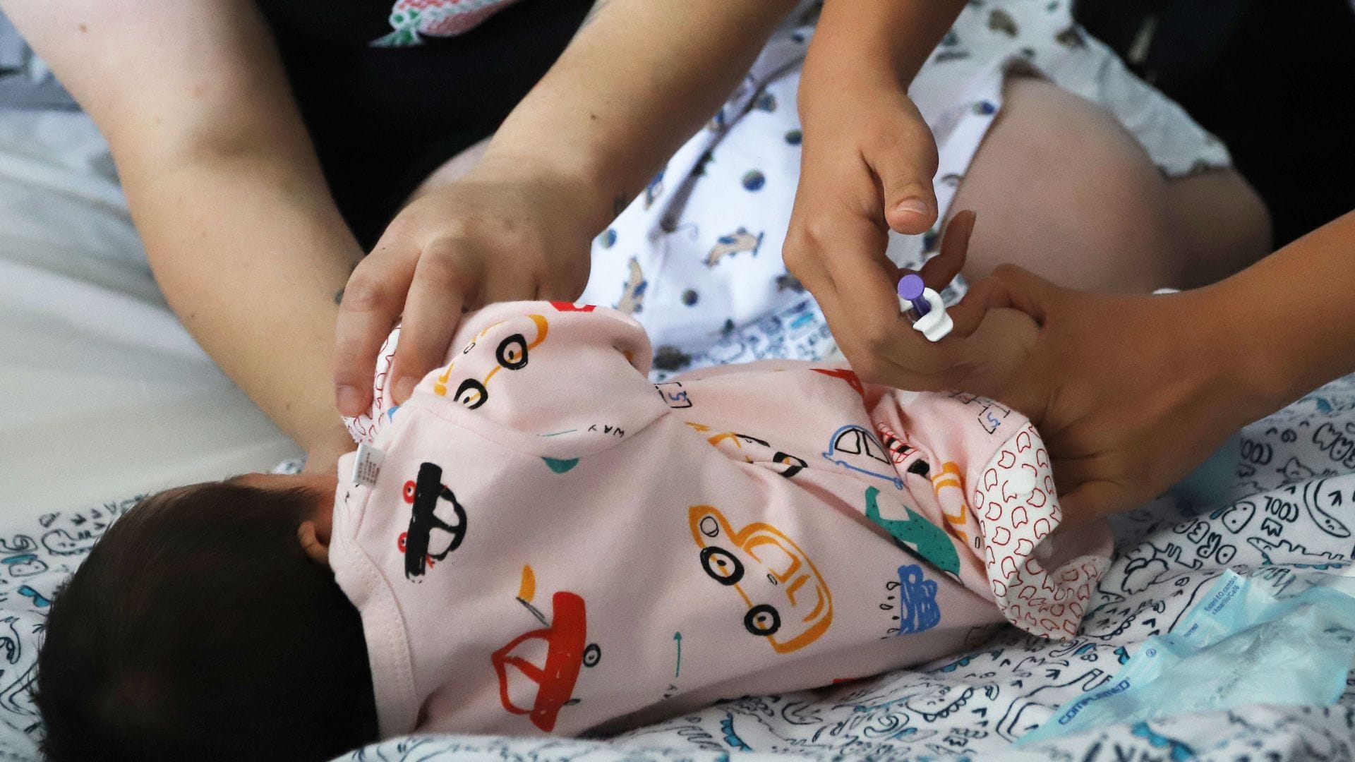 La dramática baja en las tasas de natalidad en Chile y la ausencia de regulación en fertilización asistida