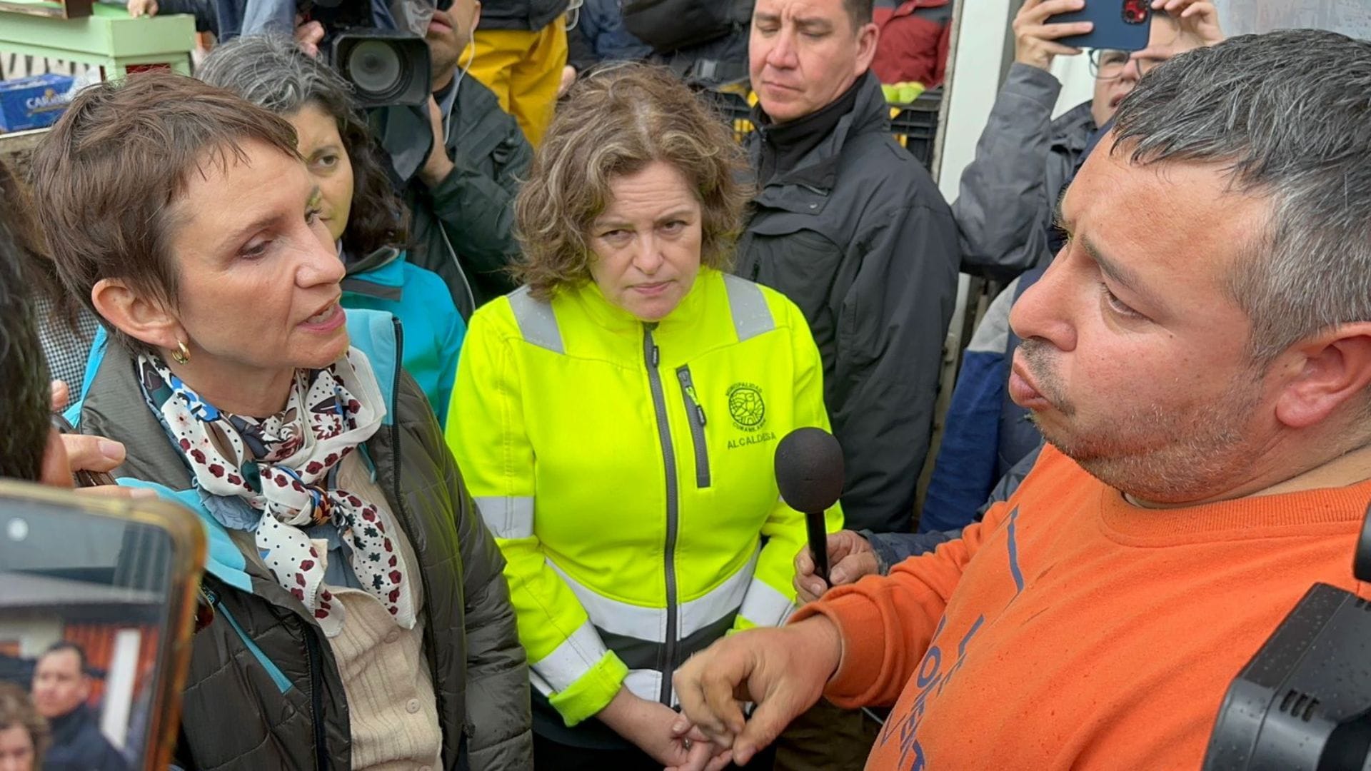 Damnificados de Curanilahue exigen a Vicepresidenta Carolina Tohá presencia de militares en la noche para seguridad