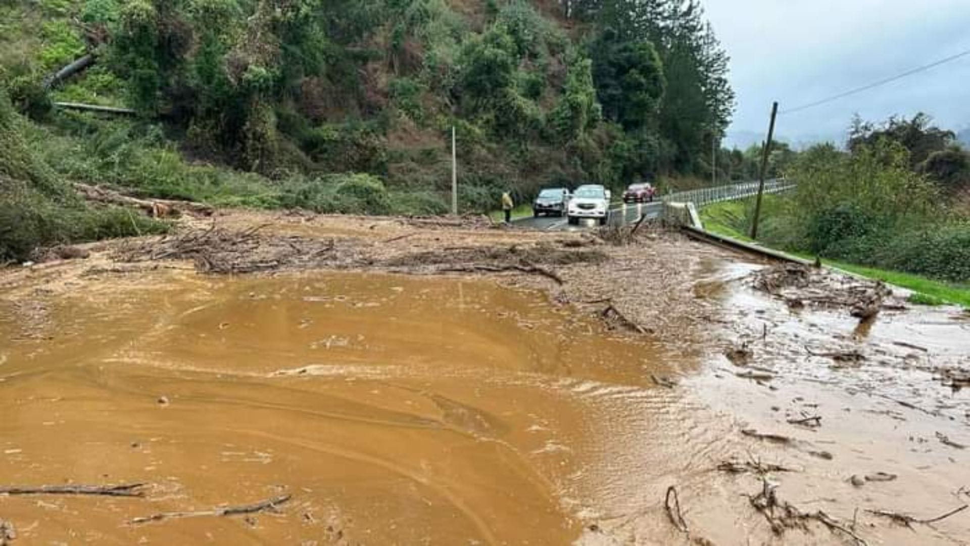 Suspenden tránsito general en la Ruta de la Madera tras afectaciones por sistema frontal