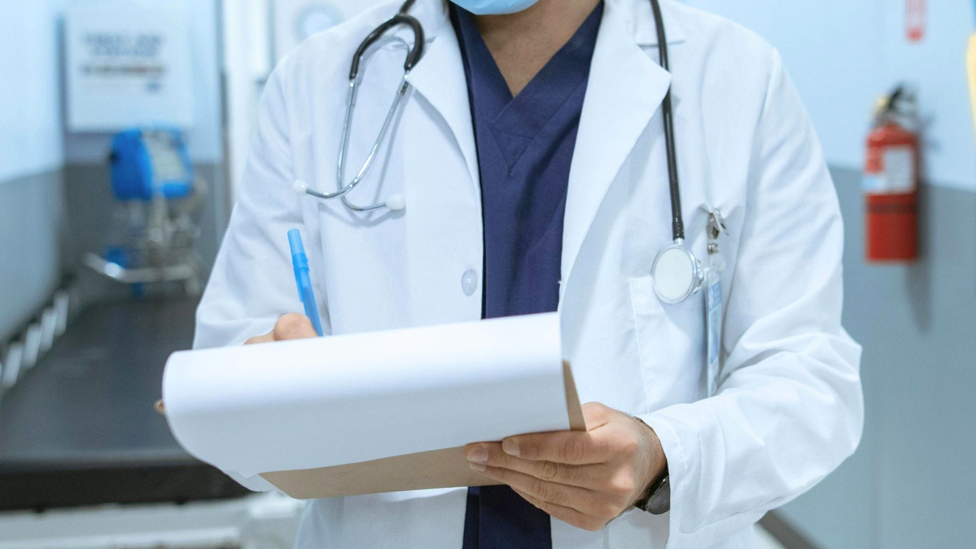 Urólogo de Concepción explica el alza de la  vasectomía en Chile: ¿Cómo se accede a este procedimiento ambulatorio?