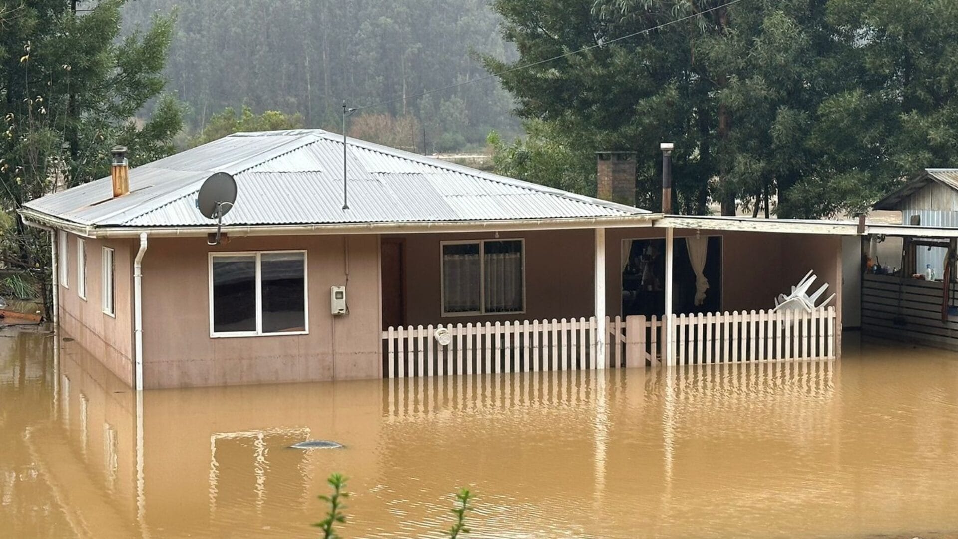 Más de 6 mil personas damnificadas se registraron en el Biobío tras paso del sistema frontal: Curanilahue continúa sin agua potable