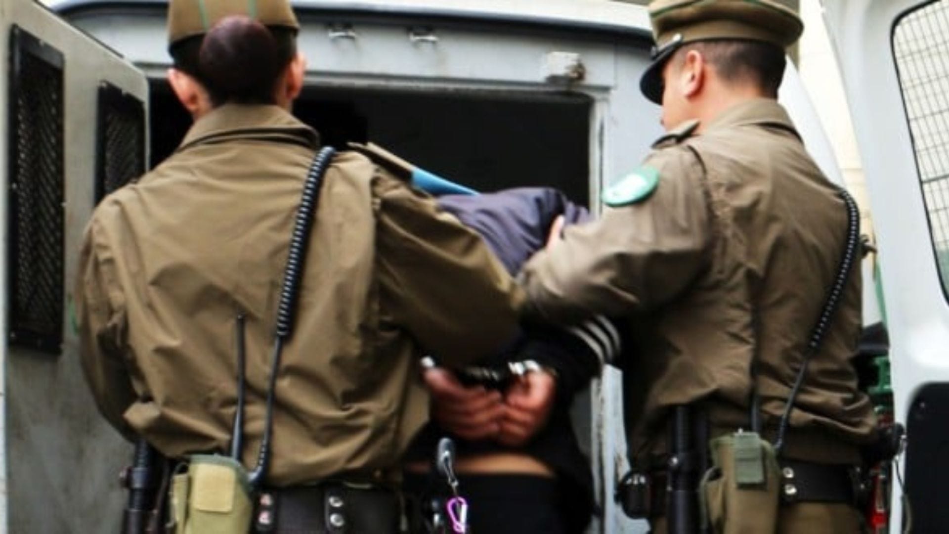 Detienen a jóvenes por disparos en vía pública en Cañete: ambos poseían prontuario delictual 