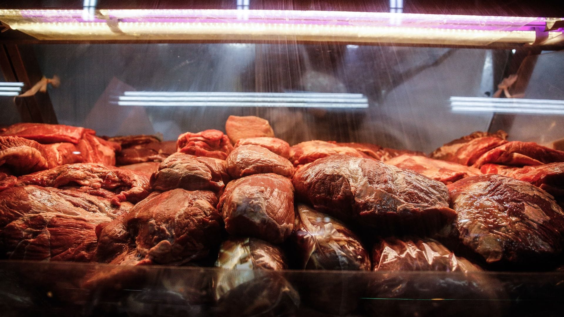Sernac inicia acciones legales contra “Supermercado Ricos Pollos” por venta de carne con hongos