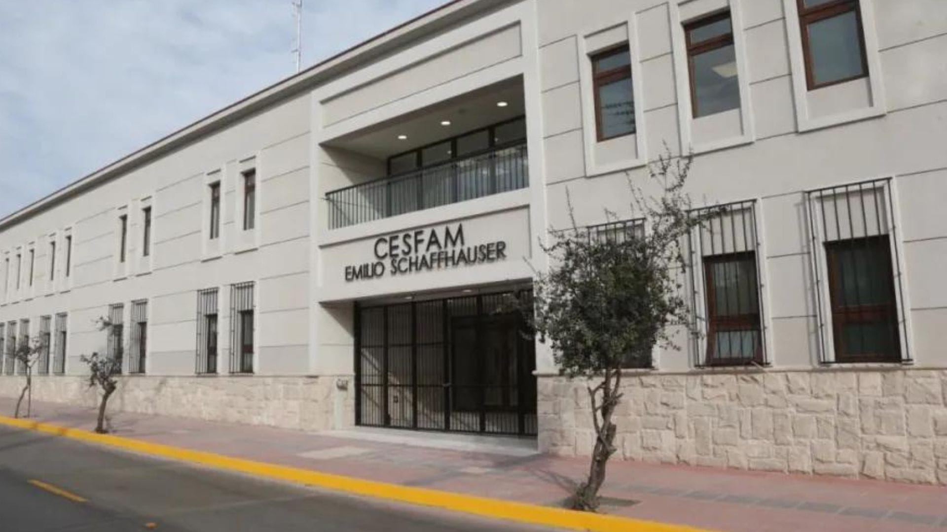 Está prófugo: Médico desvinculado intenta quemar Cesfam en La Serena y amenaza a directora