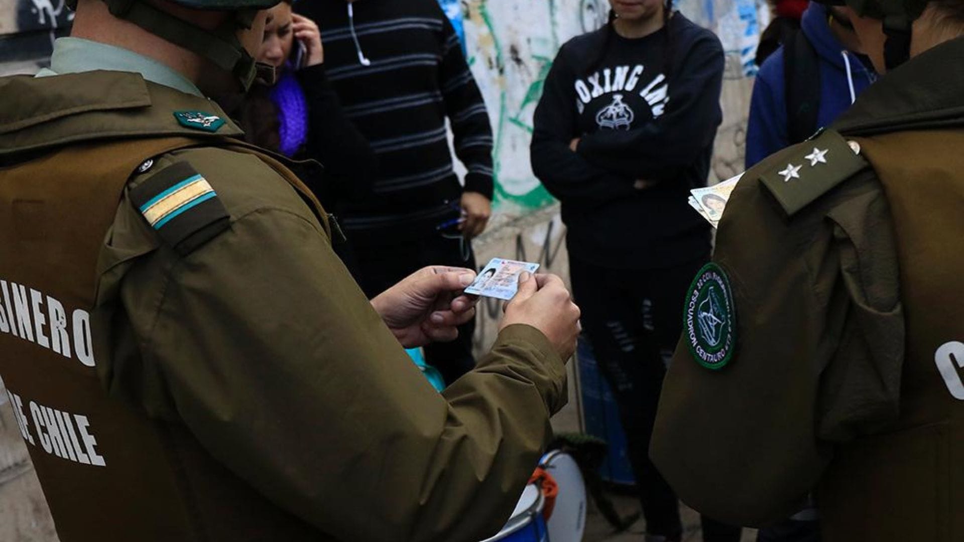 Control de identidad terminó en detención por homicidio frustrado en Cañete: el individuo se amotinó en local comercial 