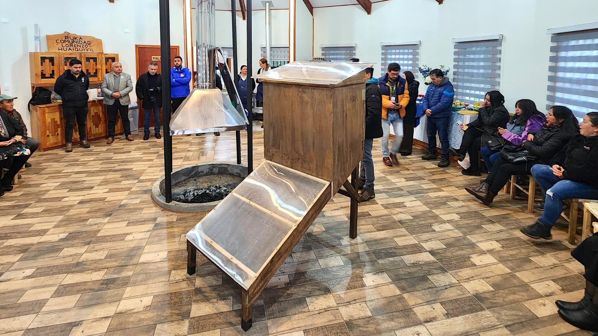 Emprendedoras y escuelas del Lago Lanalhue reciben deshidratadores solares