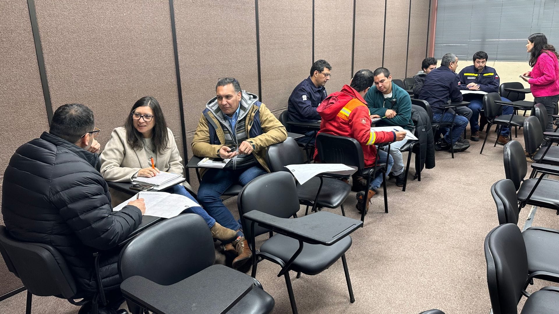 Compromiso ambiental y necesidades sociales: Aspectos claves en encuentro vecinal de Enap
