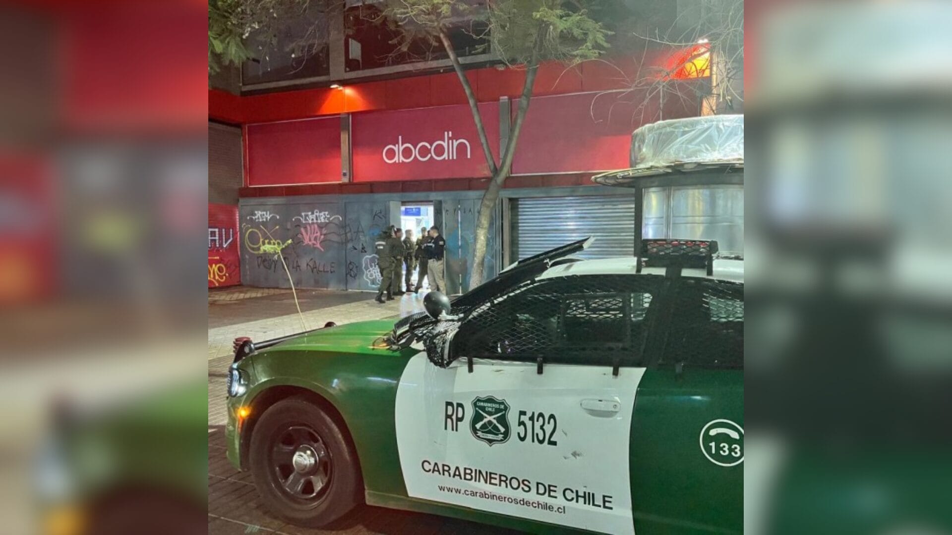 “Turbazo” en Santiago Centro: Grupo de al menos ocho sujetos ingresó a Abcdin y sustrajo múltiples televisores