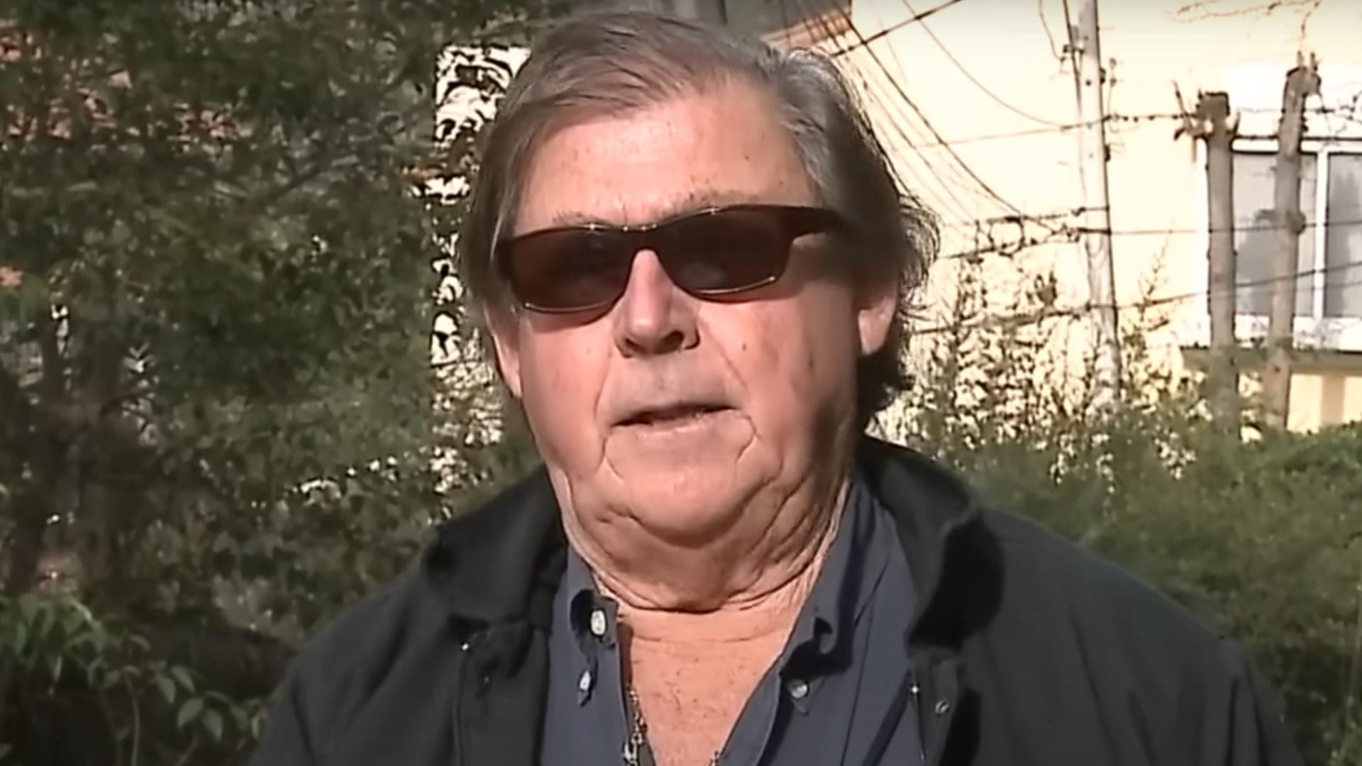 “¡Aquí hay sinvengüenzura!”: Emeterio Ureta acusa a su vecino de apropiarse de terreno público para arrendarlo