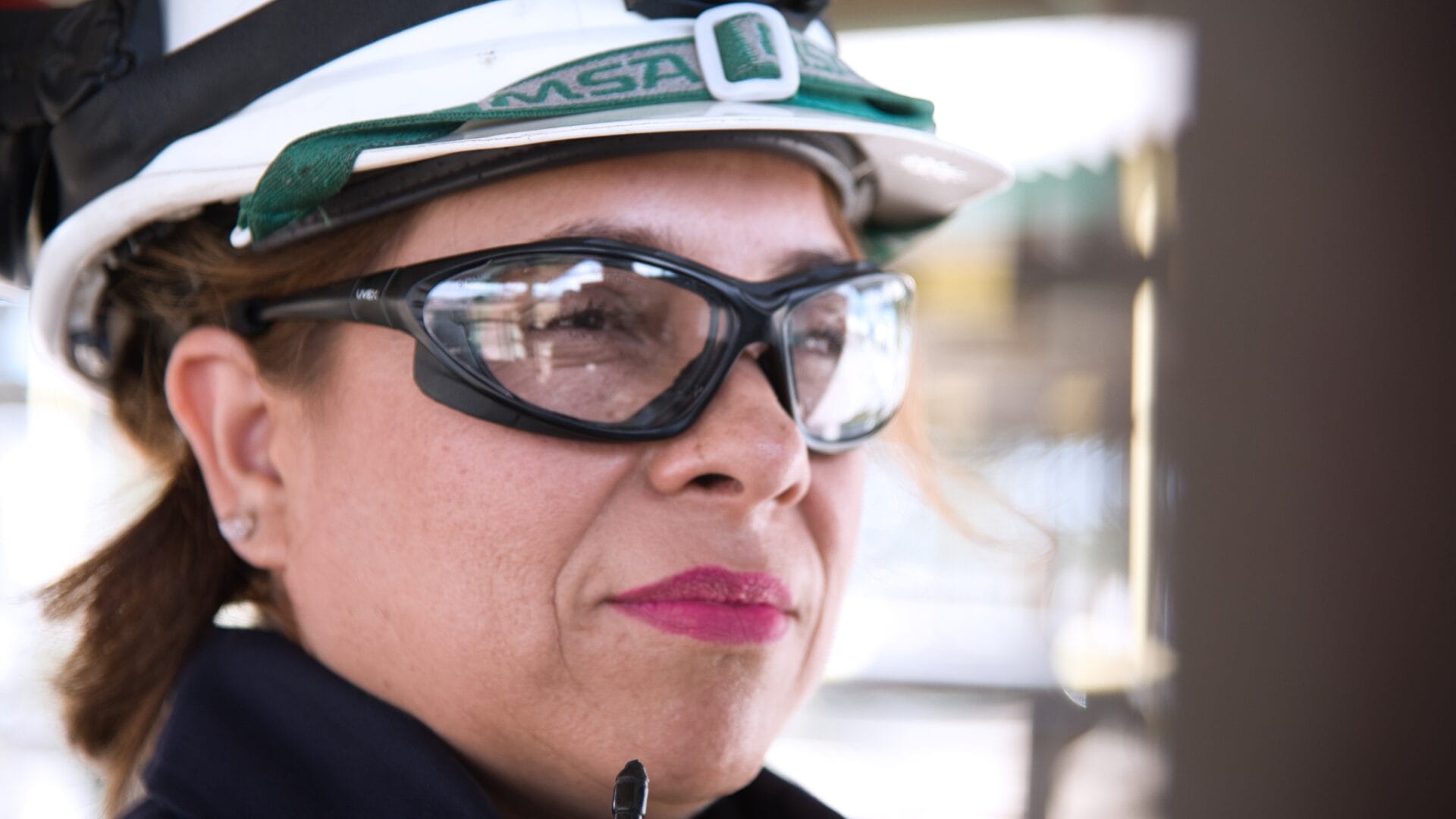 Políticas de género en ENAP Biobío: Operadora de terreno relata su vivencia y cómo compatibiliza el trabajo con la crianza