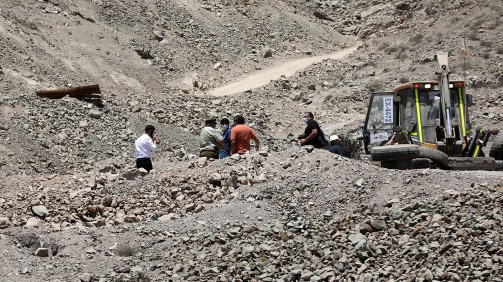 Derrumbe en mina: Hombre queda sepultado vivo a 260 metros de profundidad en Camarones