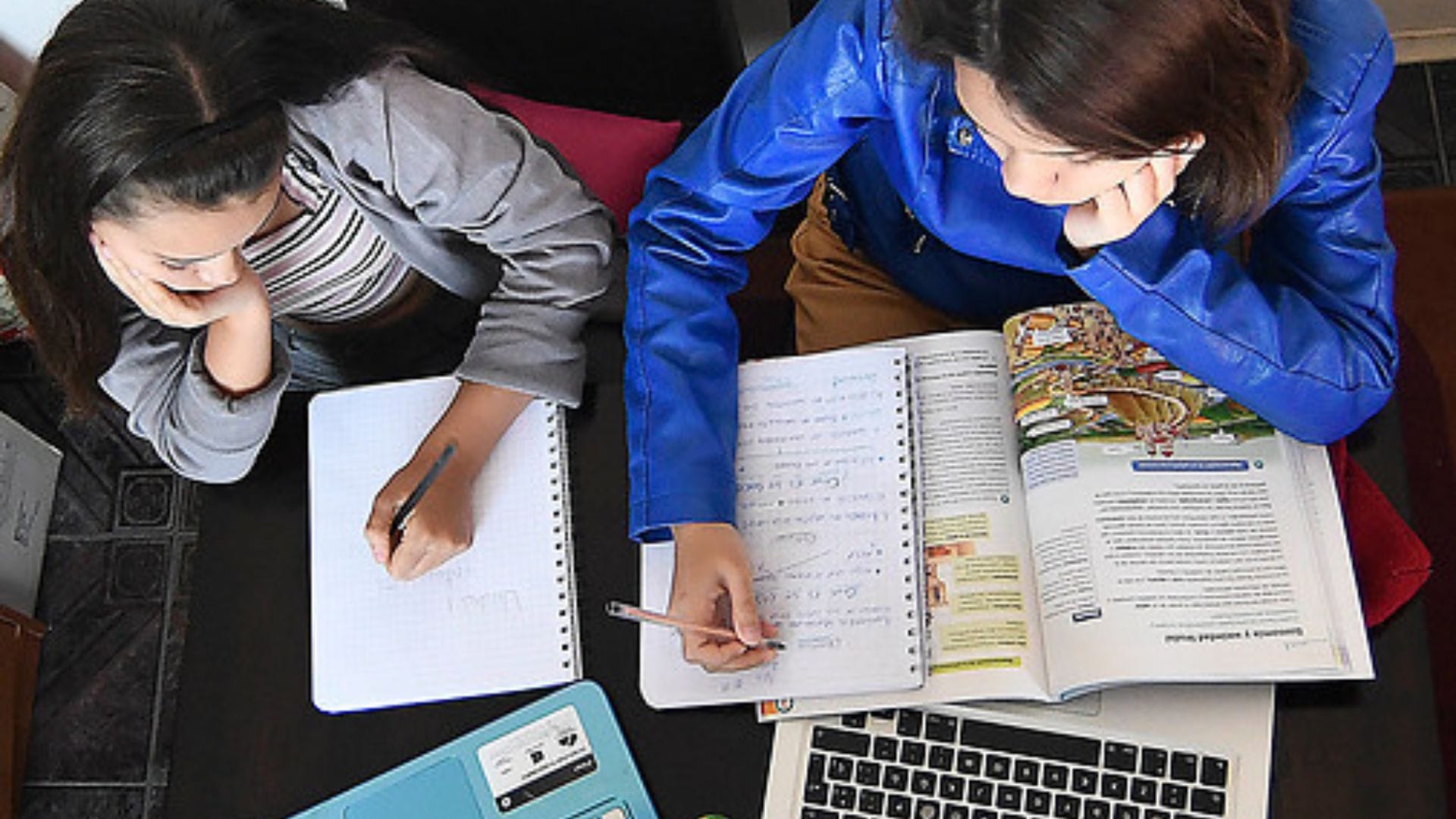 Niñas penquistas ganan primer lugar en concurso de emprendimiento tecnológico