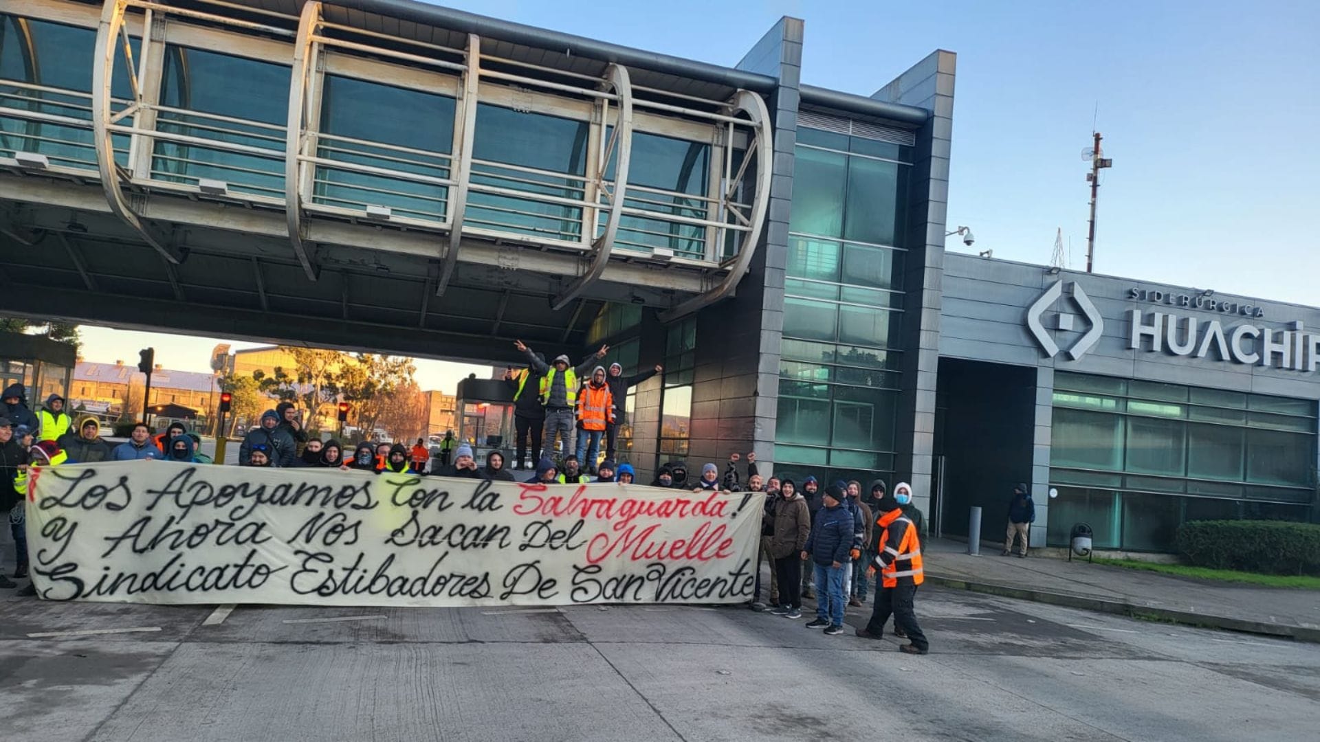 Portuarios de San Vicente siguen movilizados pidiendo apoyo de Huachipato