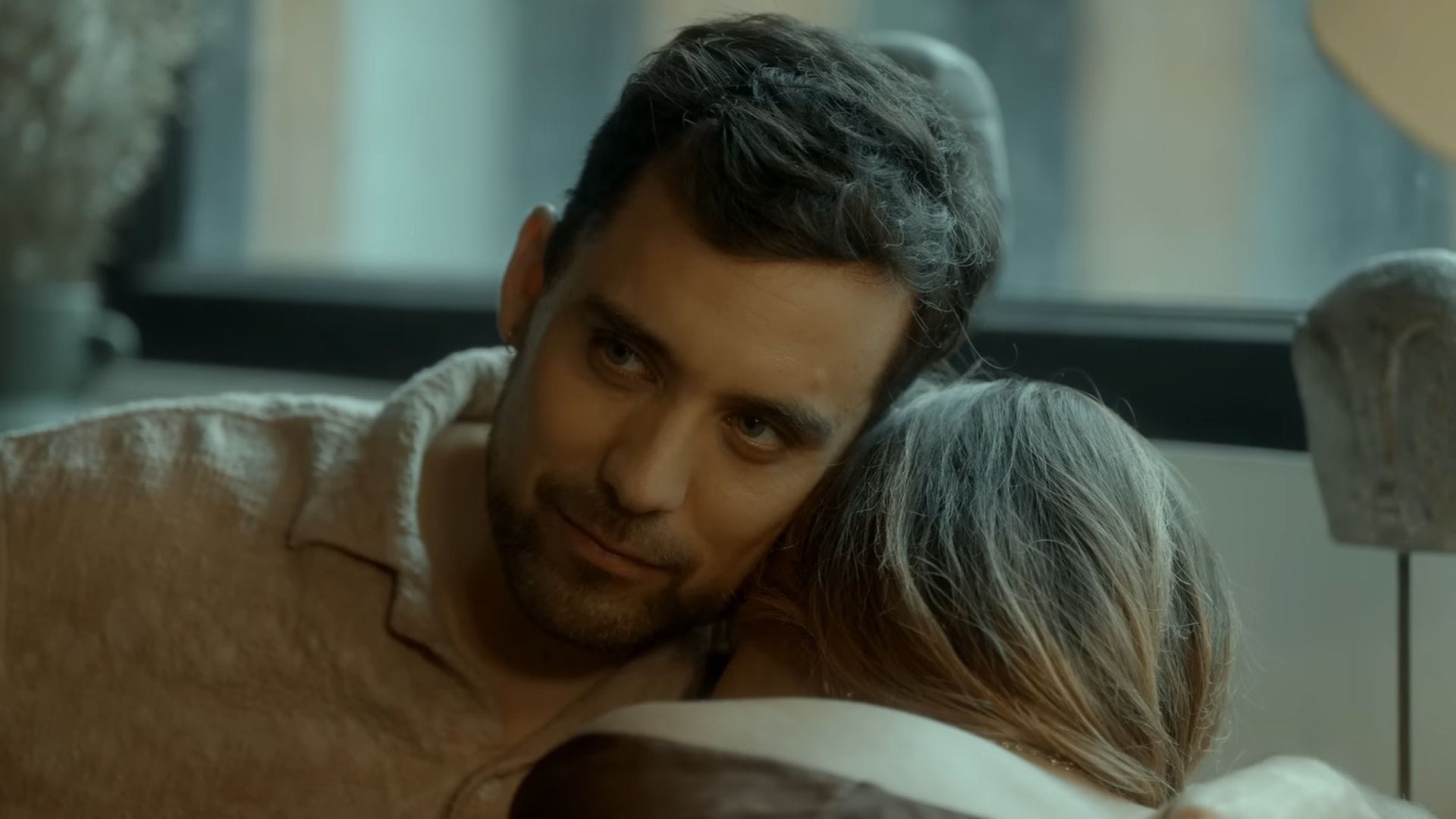 Ex “Gran Hermano” y actor de ‘Verdades Ocultas” protagonizan videoclip de nueva canción del grupo “Entremares” de Talcahuano
