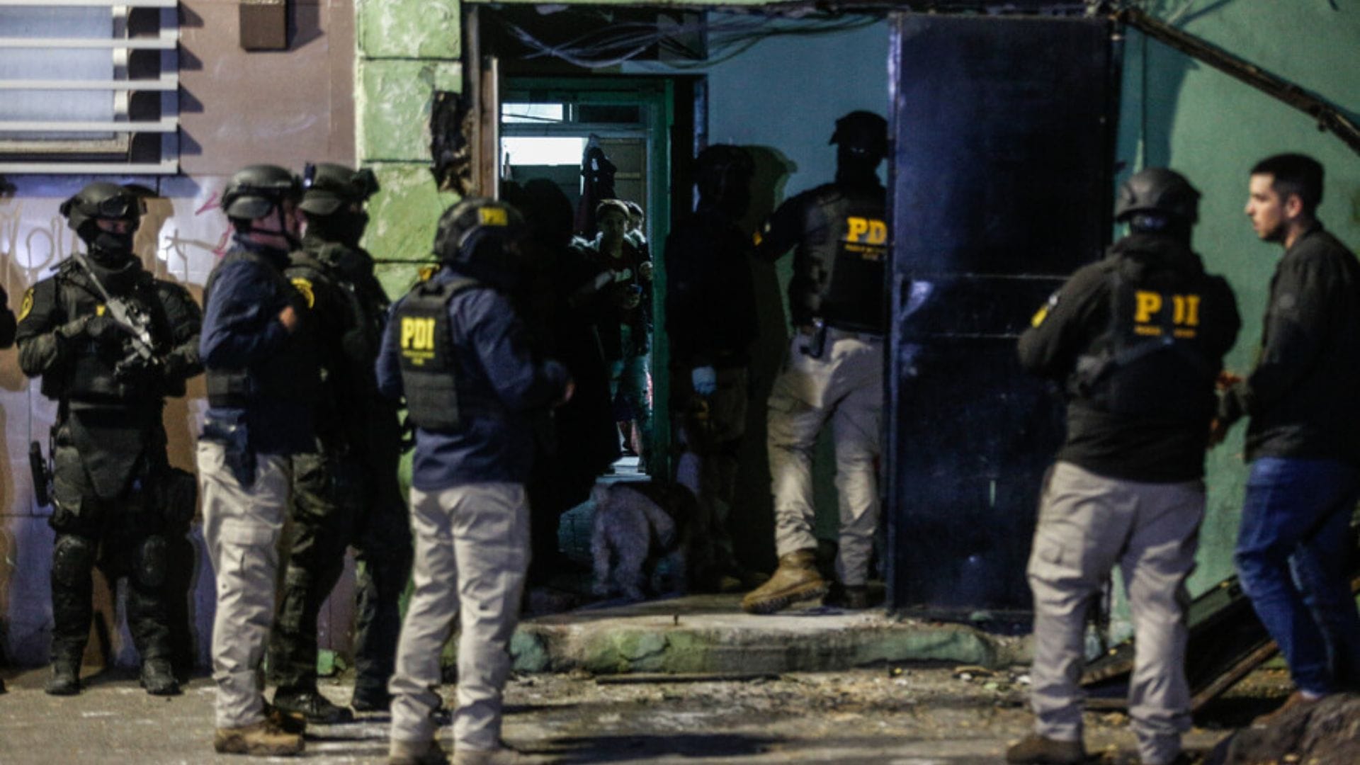 Redada en Barrio chino de Lo Espejo deja once detenidos por delitos violentos