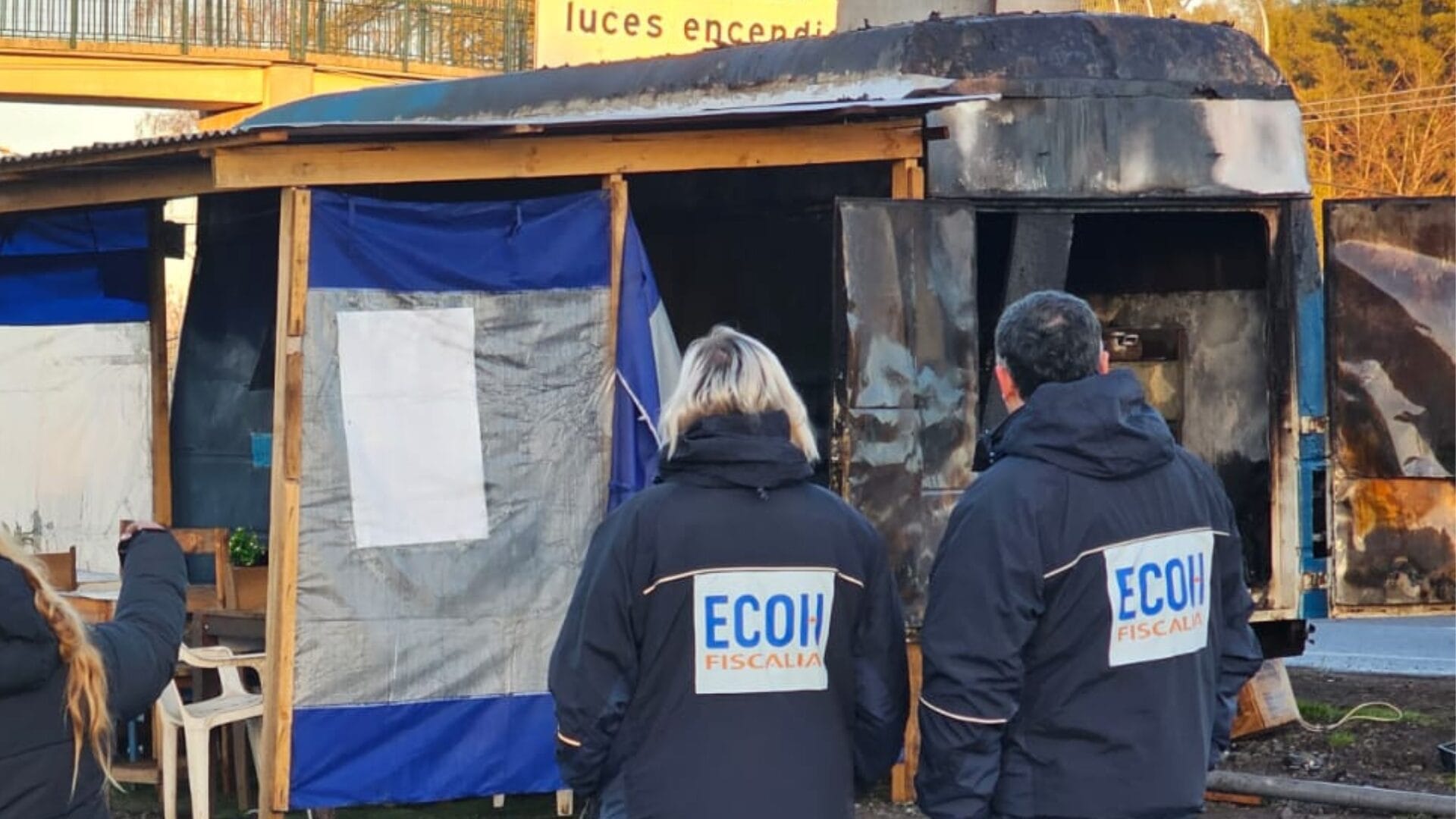 Hallan sin vida a adolescente de 17 años al interior de carro de comida quemado en Longaví
