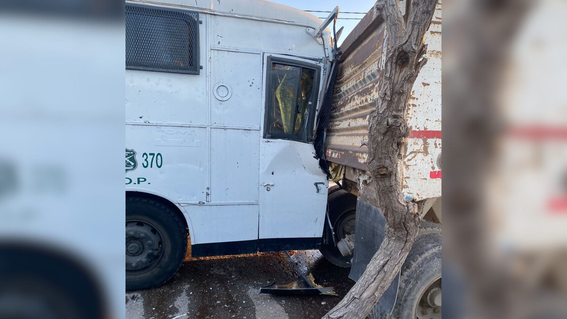 18 carabineros resultaron lesionados tras choque con remolque de camión en Lo Espejo: Qué se sabe del accidente