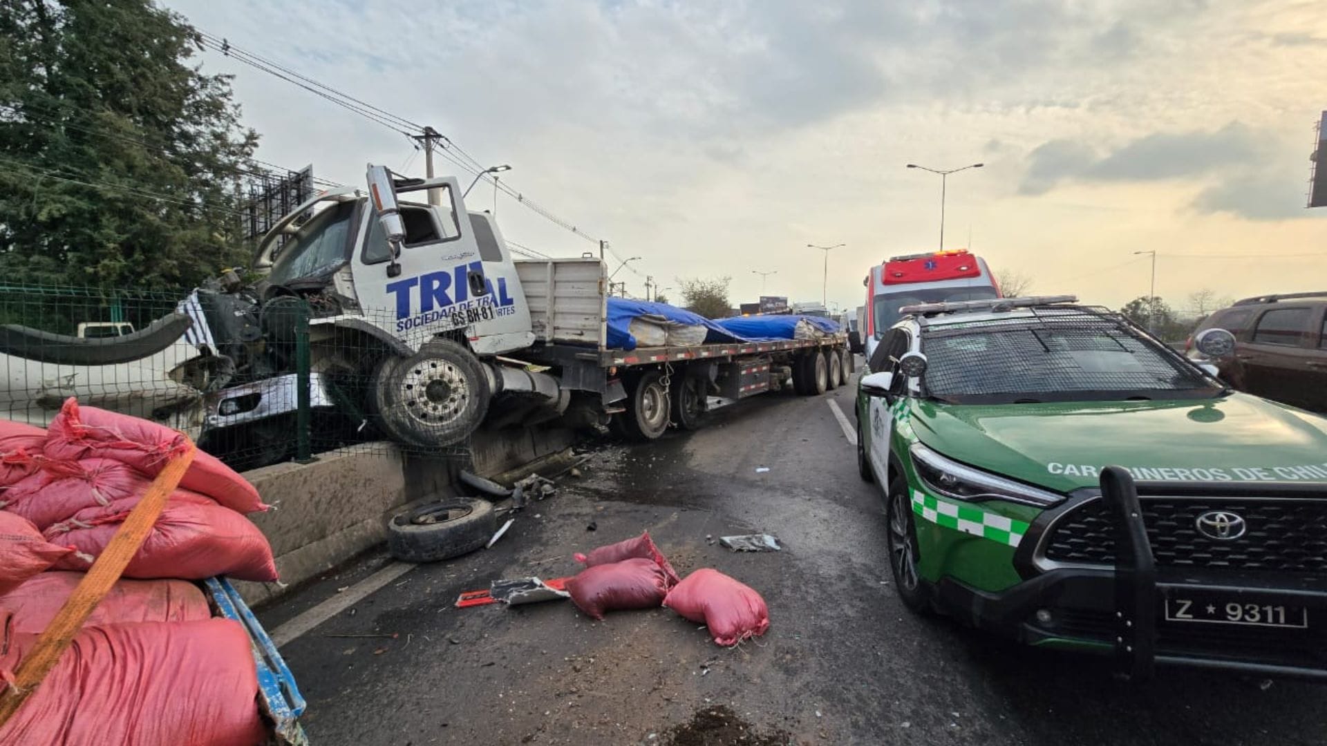 Una persona muerta y tres lesionadas dejó  colisión múltiple en autopista de Quilicura