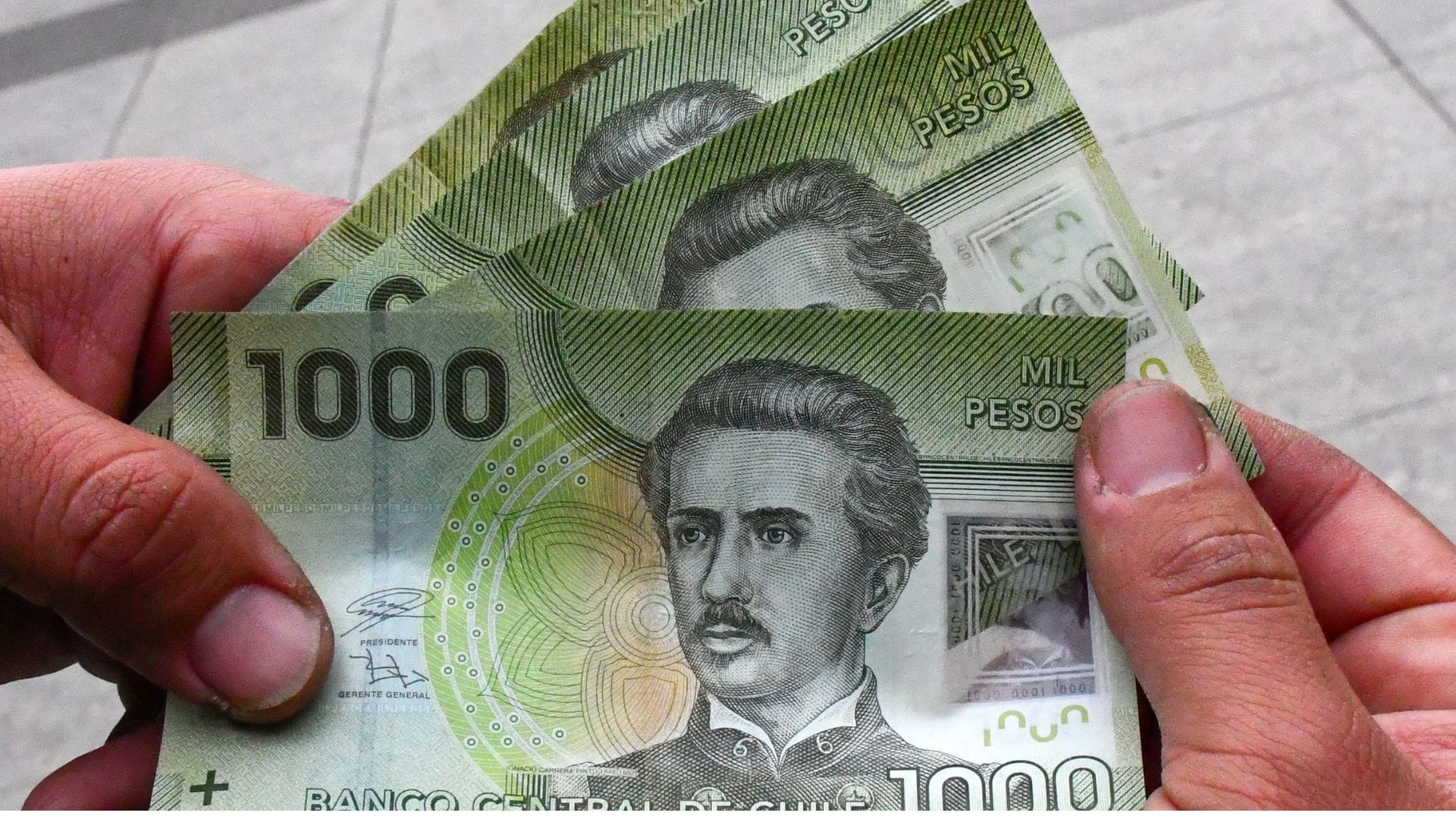 Según el INE los chilenos en promedio ganan $826 mil pesos