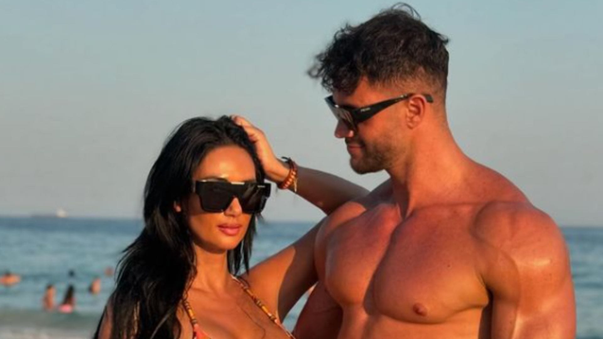 Participantes de “Ganar o Servir” muestran sus tonificados cuerpos de vacaciones por Brasil