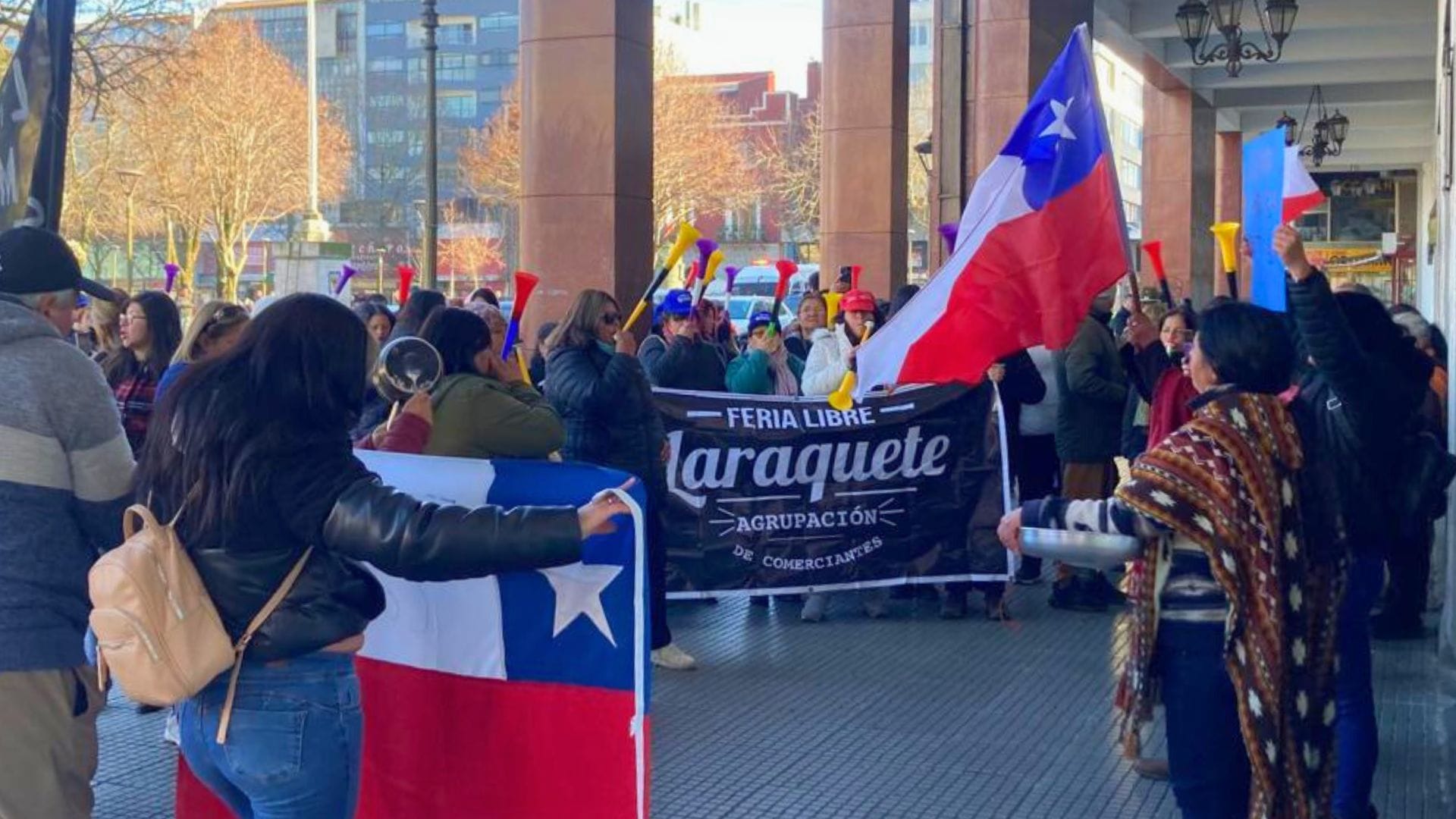 Feriantes del Biobío protestan en el centro de Concepción: Exigen apoyo económico del Gobierno por crítica situación laboral