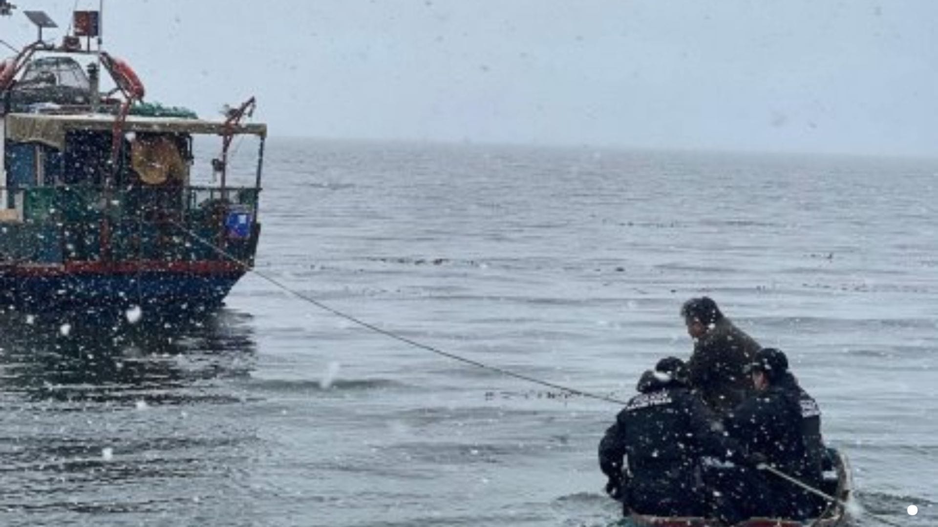 Dos personas sin vida fueron encontradas a bordo de una lancha a motor en bahía de la Región de Magallanes