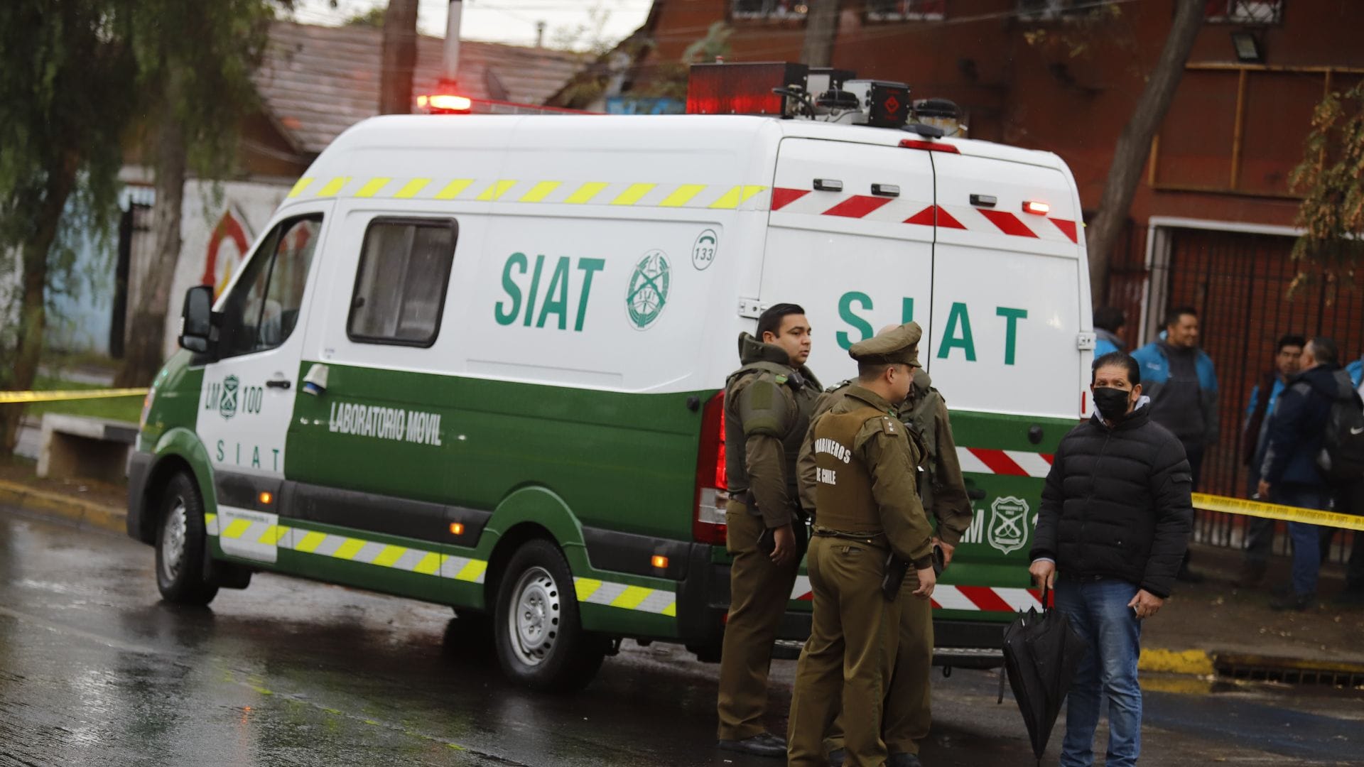 Conductor se dio a la fuga: Peatón muere tras ser aplastado por bus del transporte público en el centro de Santiago