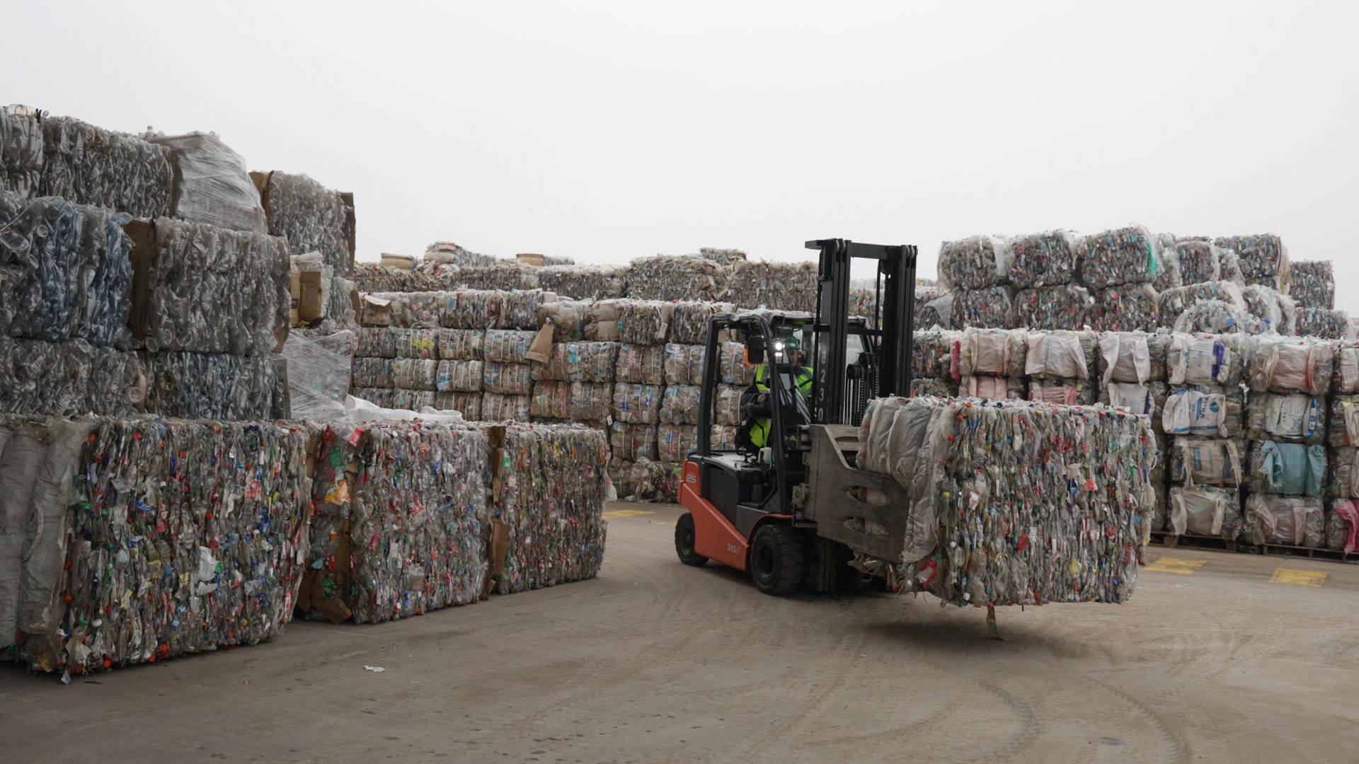 Chile cuenta con la primera planta industrial sostenible de reciclaje de botellas de plástico
