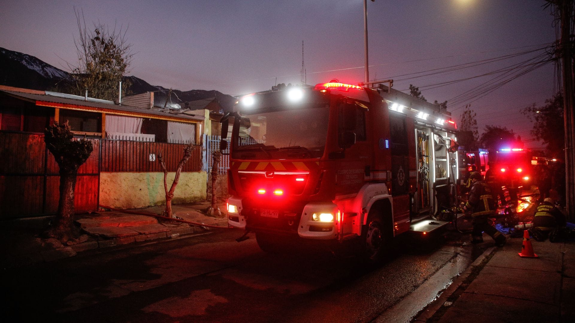 Investigan falla eléctrica: Pareja de adultos mayores fallece tras incendio en vivienda subarrendada en Conchalí