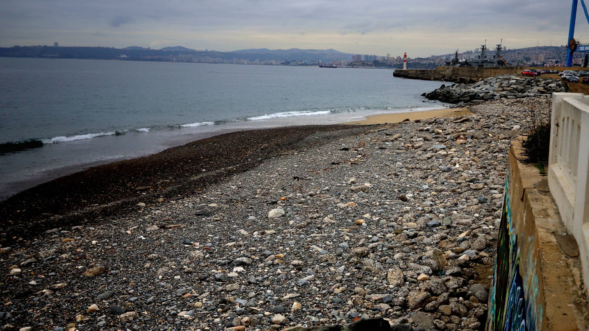 Investigan el hallazgo del cuerpo de una mujer adulta flotando en una playa de Valparaíso