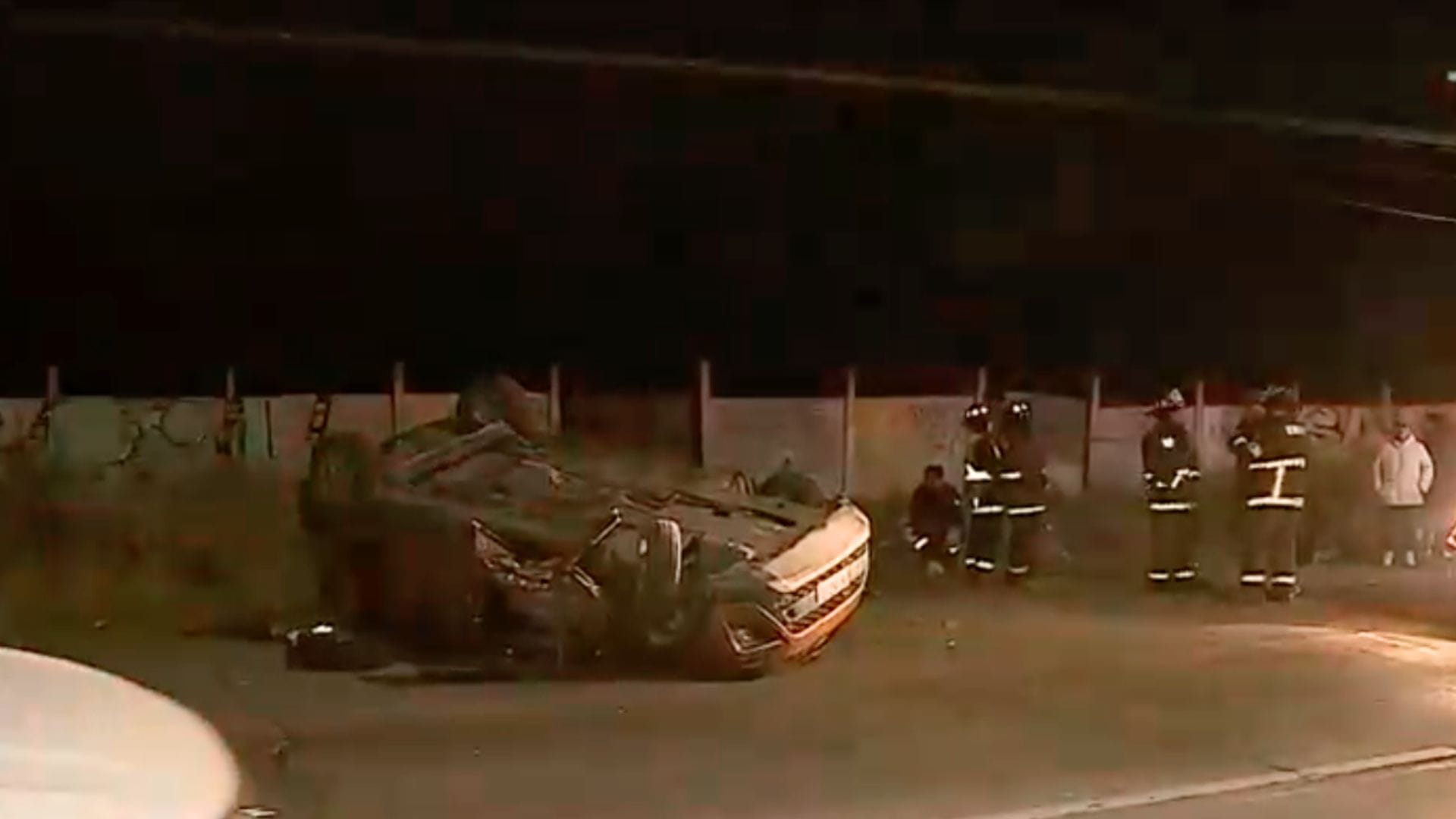 Iba sin cinturón de seguridad: Conductor fallece al salir eyectado en medio de volcamiento en San Bernardo