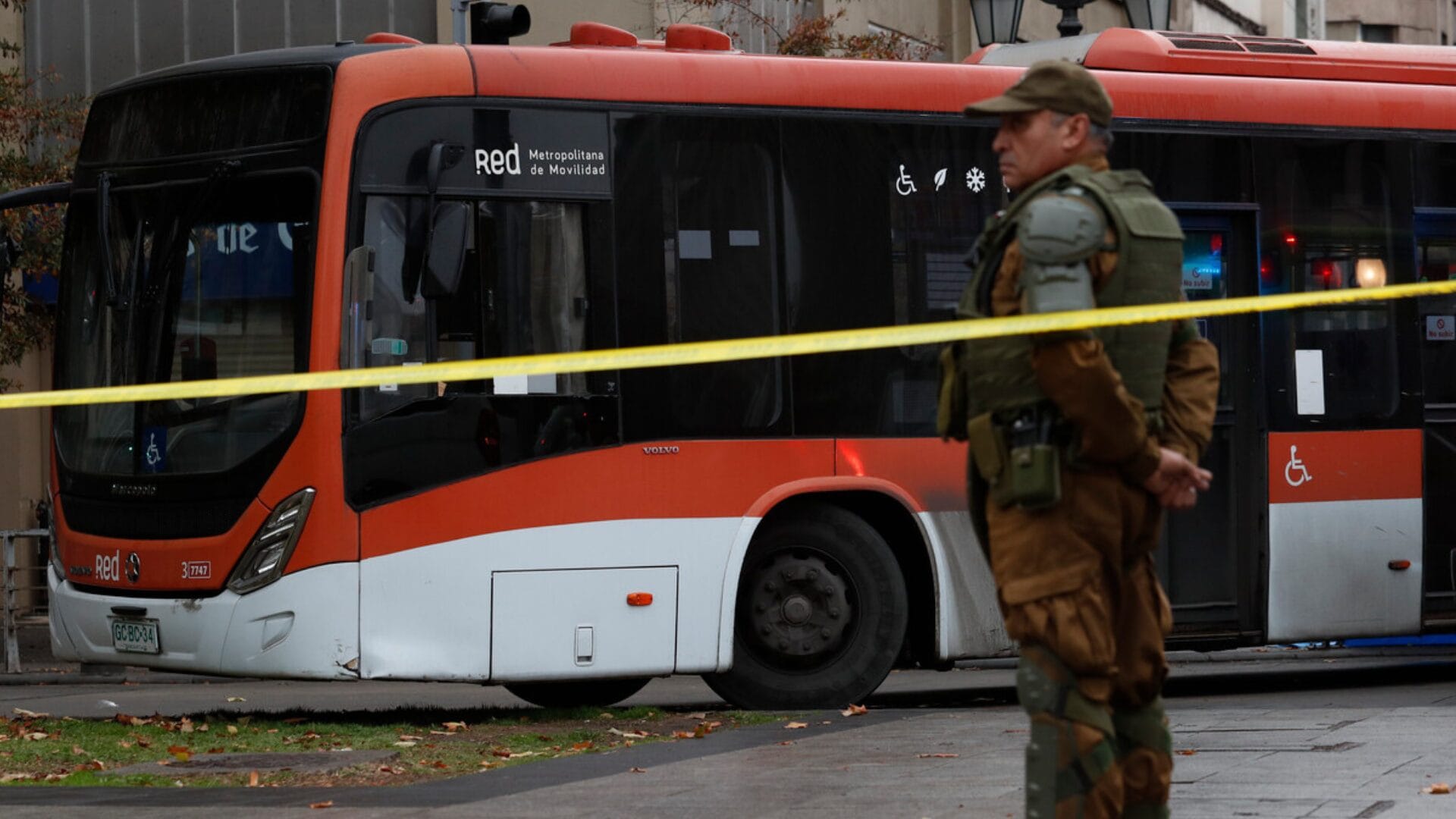 Sujetos se hicieron pasar por pasajeros y asaltaron a personas que iban a bordo de micro en Providencia