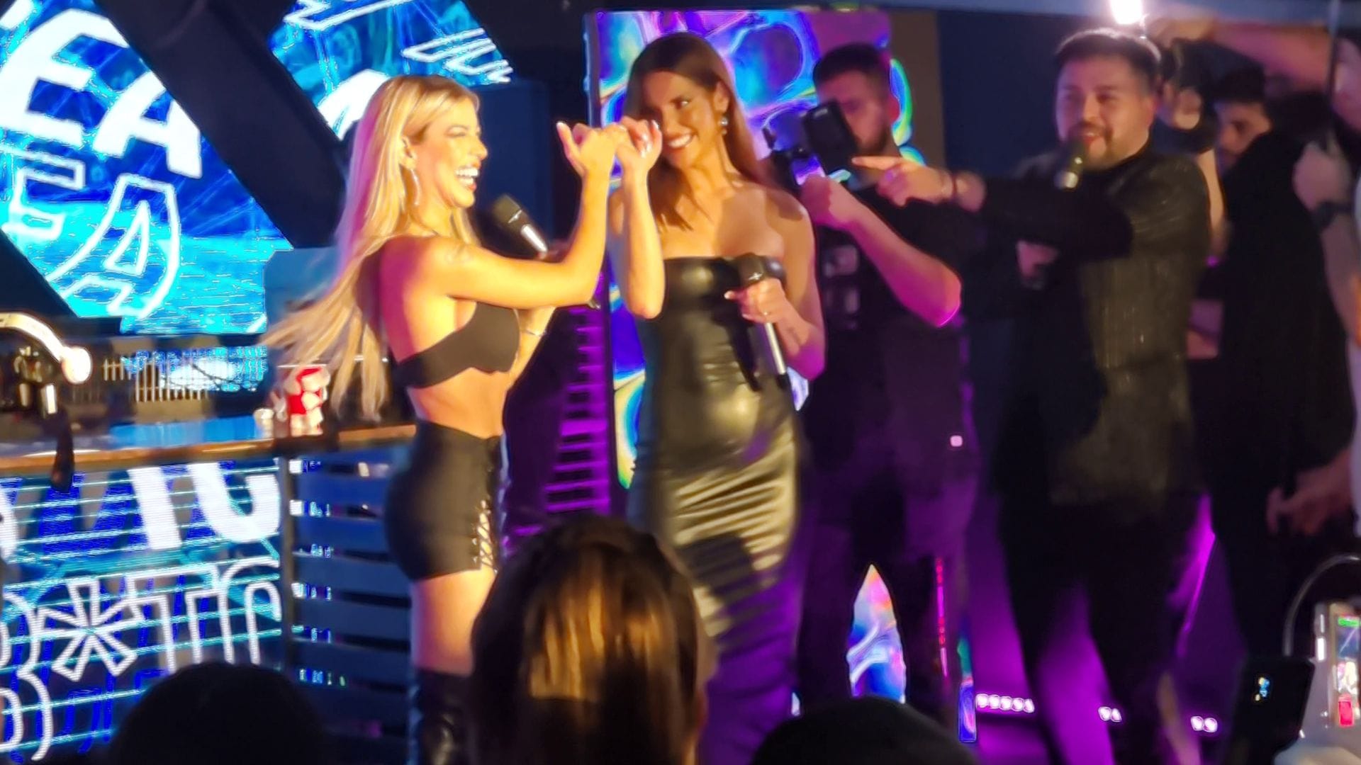 “¡Carrete histórico en Concepción!”: Oriana y Gala causaron revuelo en aniversario de mítica discoteca penquista
