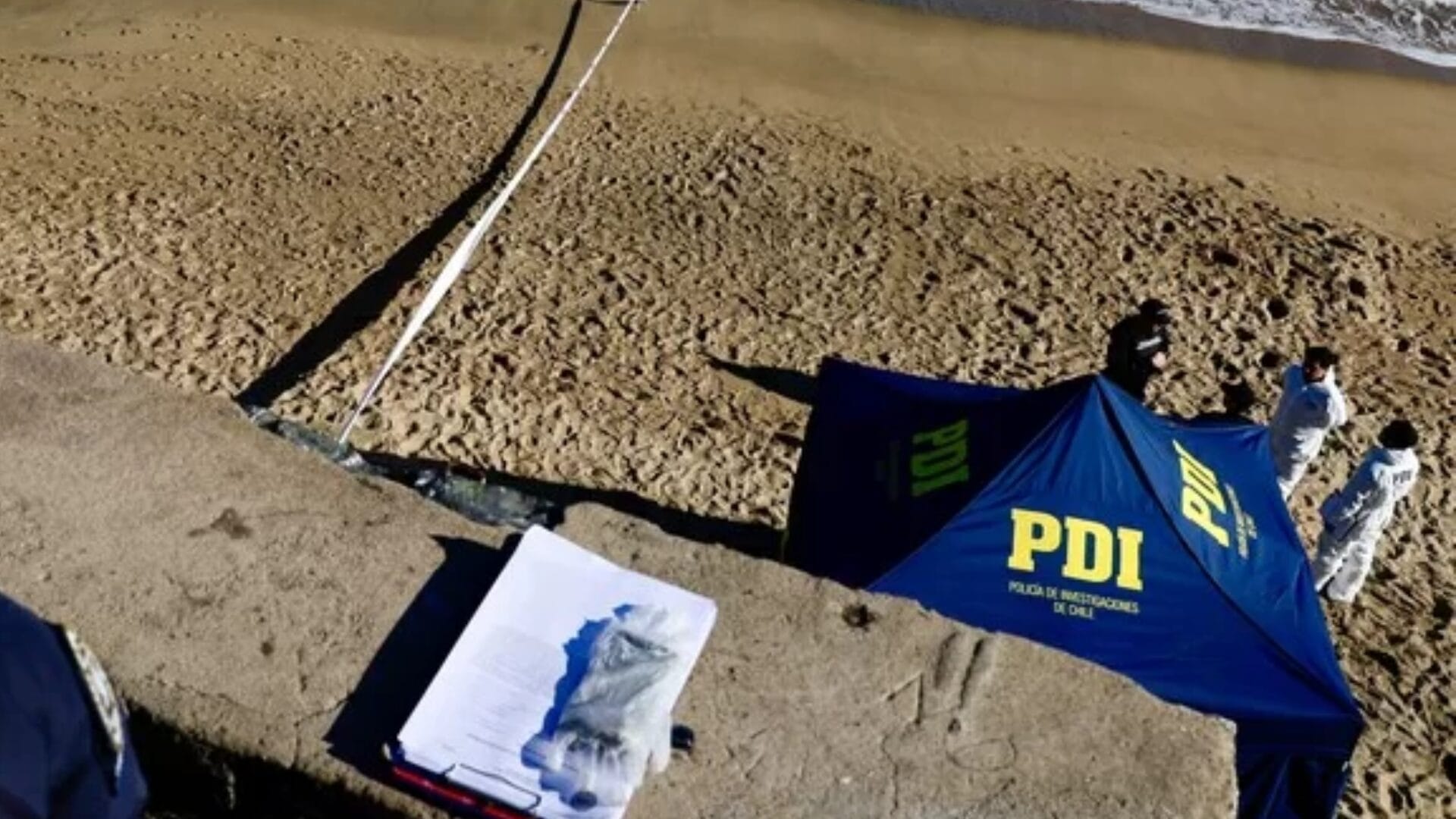 Hallan cuerpo sin vida de una mujer en playa de Viña del Mar