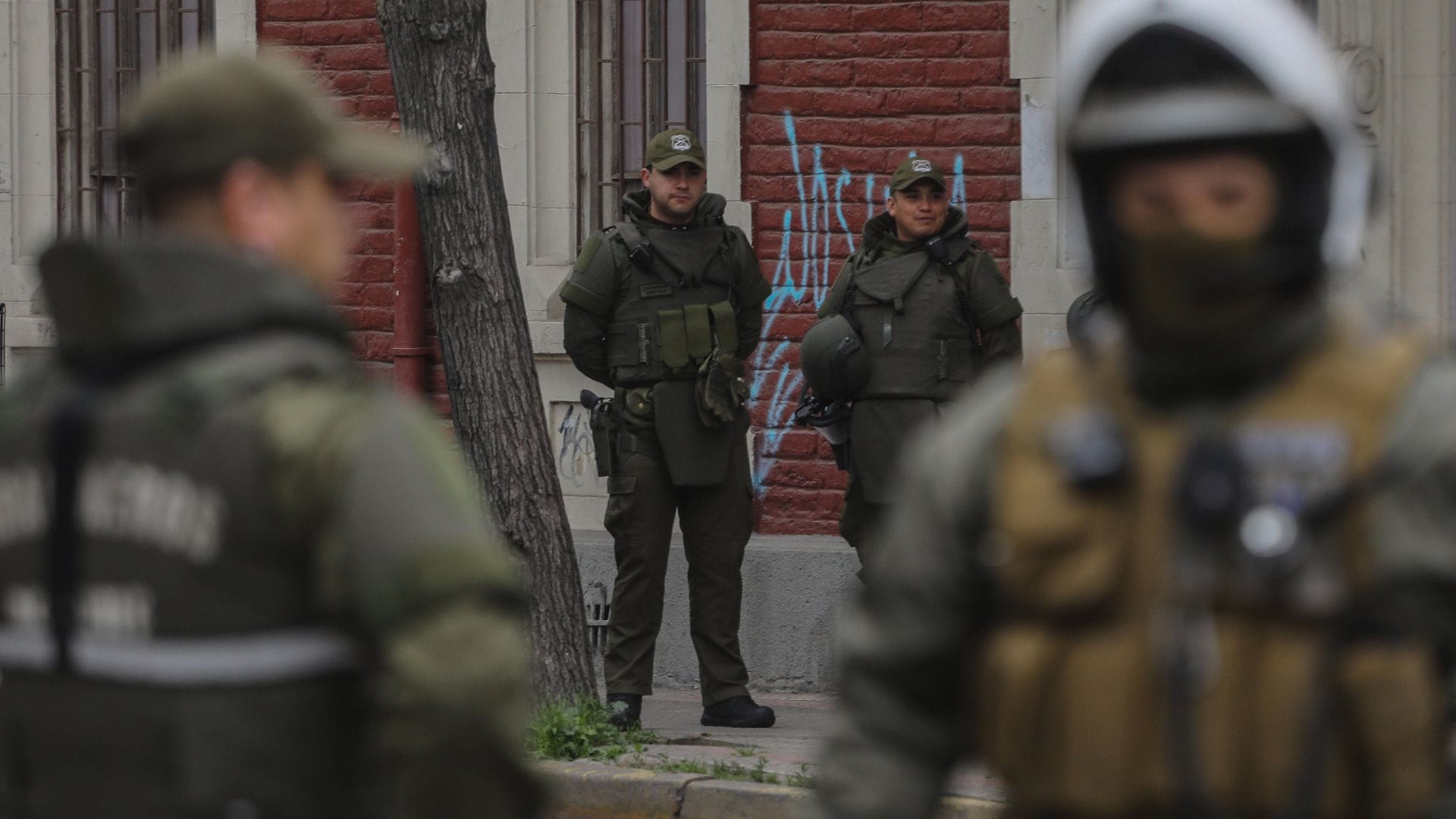 ¿Cuánto ganan los carabineros? Las iniciativas para subirle el sueldo a los uniformados