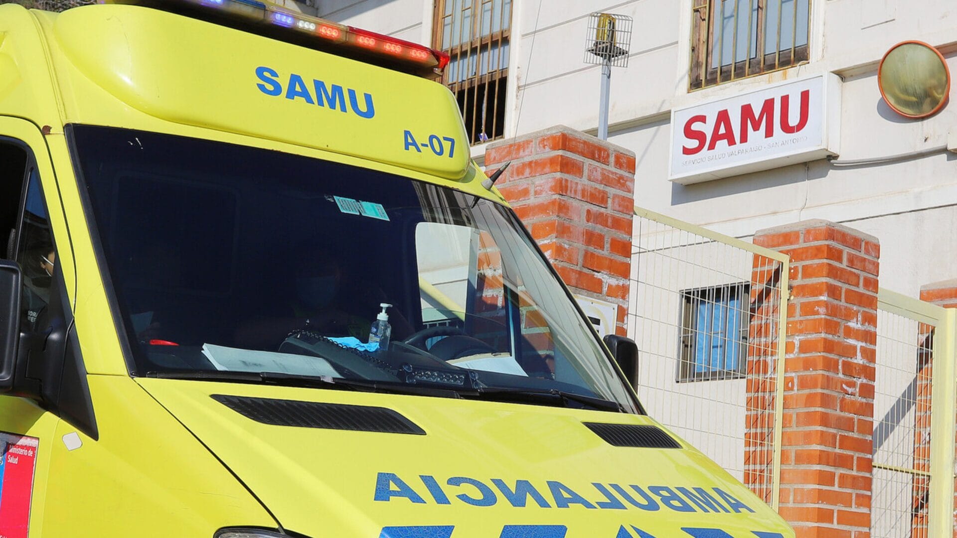 Bus escolar se volcó en Illapel: Cerca de 11 estudiantes resultaron heridos