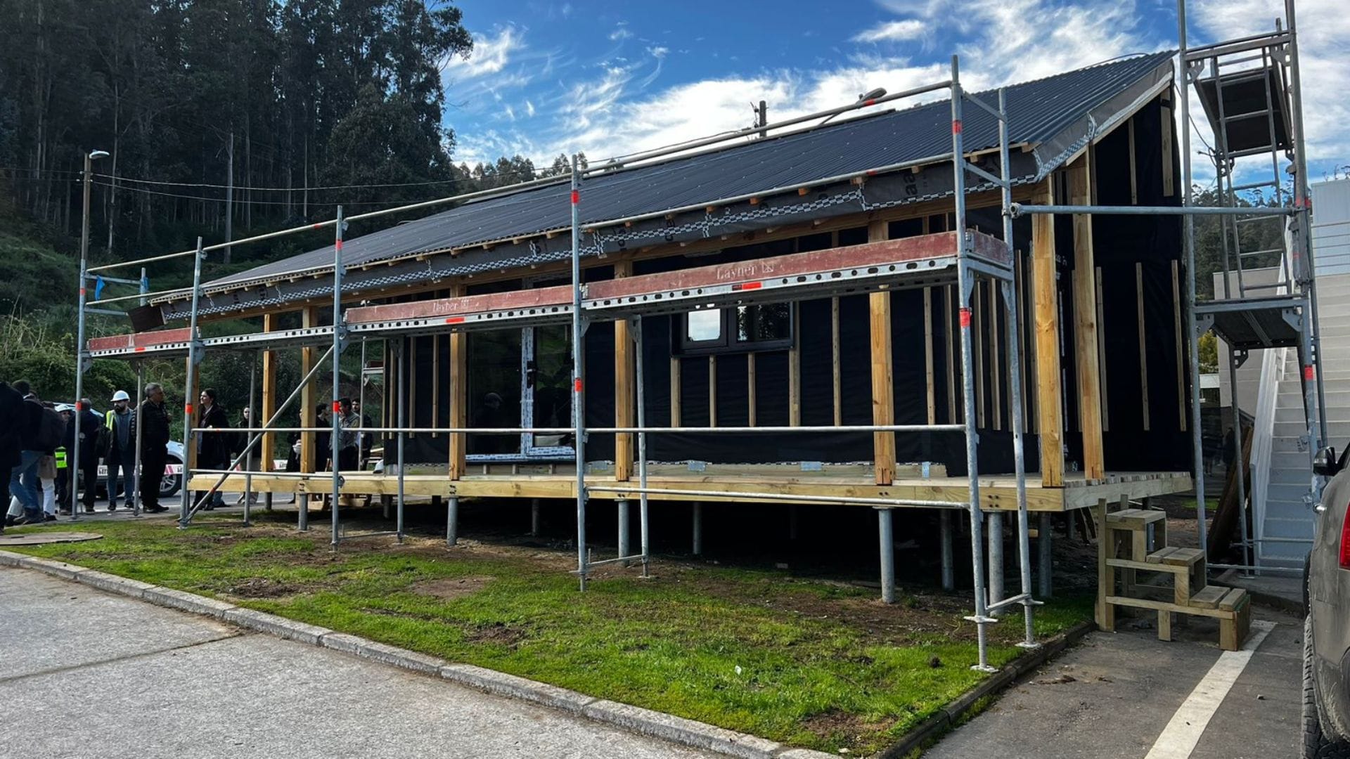 Presentan la primera vivienda social sostenible diseñada para el Biobío con prototipo de madera
